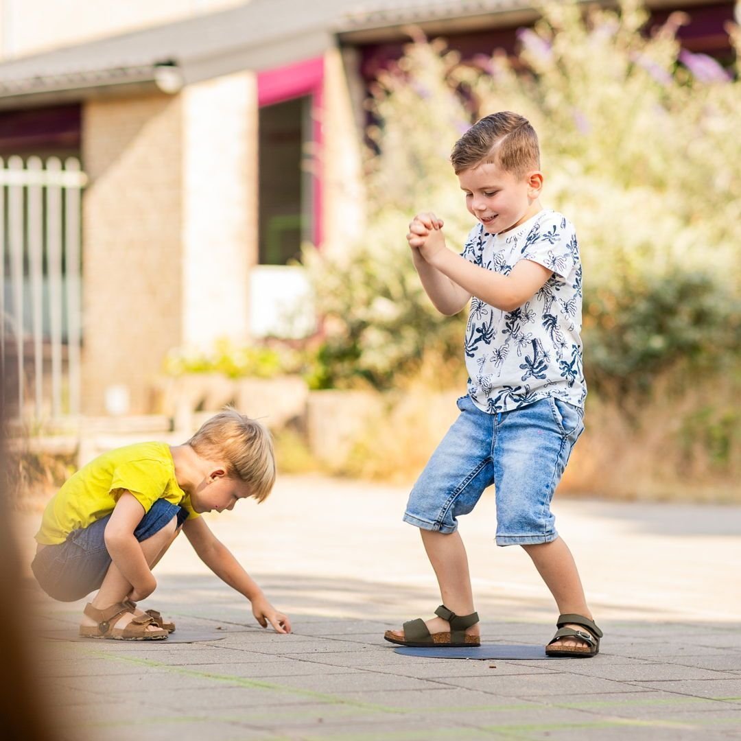 🎓 Wist je dat... leerlingen informatie beter onthouden wanneer ze iets DOEN in plaats van alleen luisteren? 🧠🎨

Dit heet actief leren, en het kan vari&euml;ren van hands-on projecten tot samenwerken met klasgenoten. Wanneer leerlingen zelf aan de 