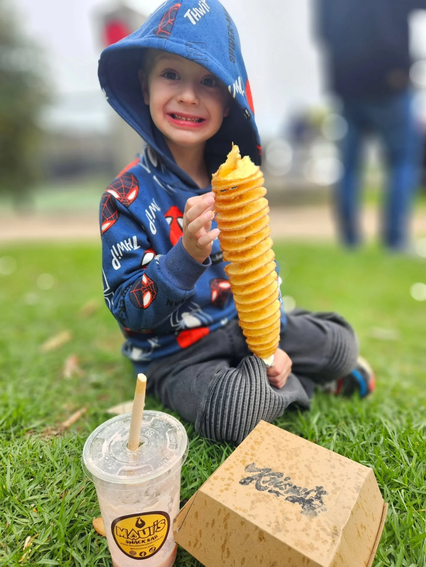 Visited a few of our faves today at the stunning @mtmarthasouthbeachmarket &mdash; and ain&rsquo;t no drizzle going to dampen the fun here! ✨

A big thank you to @mauissnackbar for the golden Easter egg hunt &mdash; the littlest doughman is absolutel