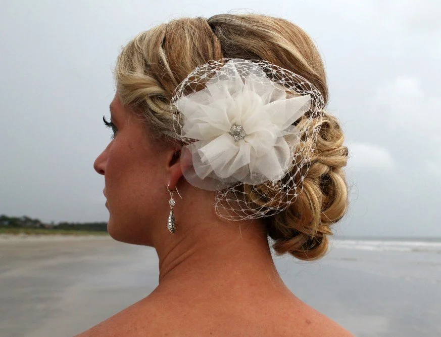 beach-bride_t20_EPjyEQ.jpg