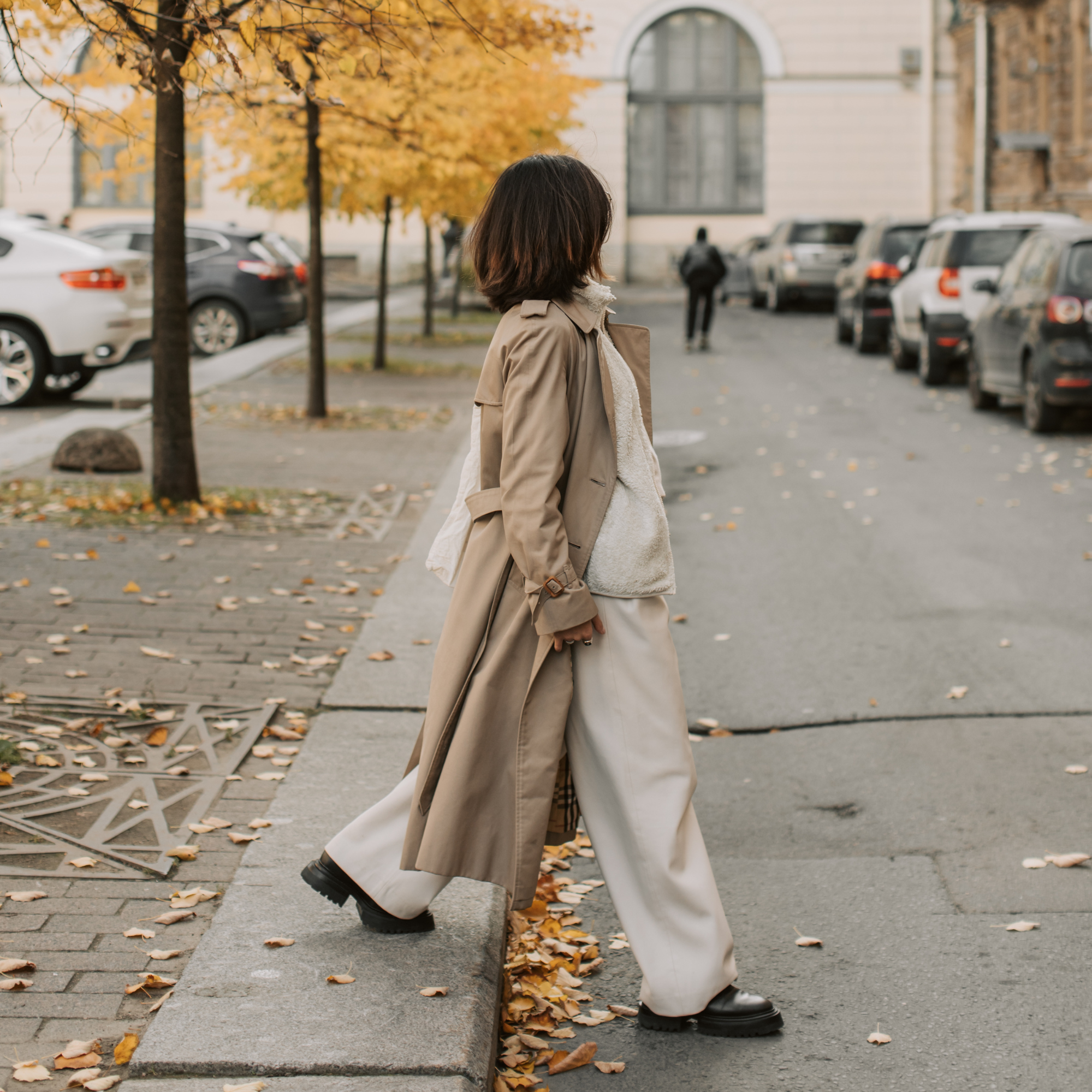 WOMAN-WALKING-AUTUMN-STREET