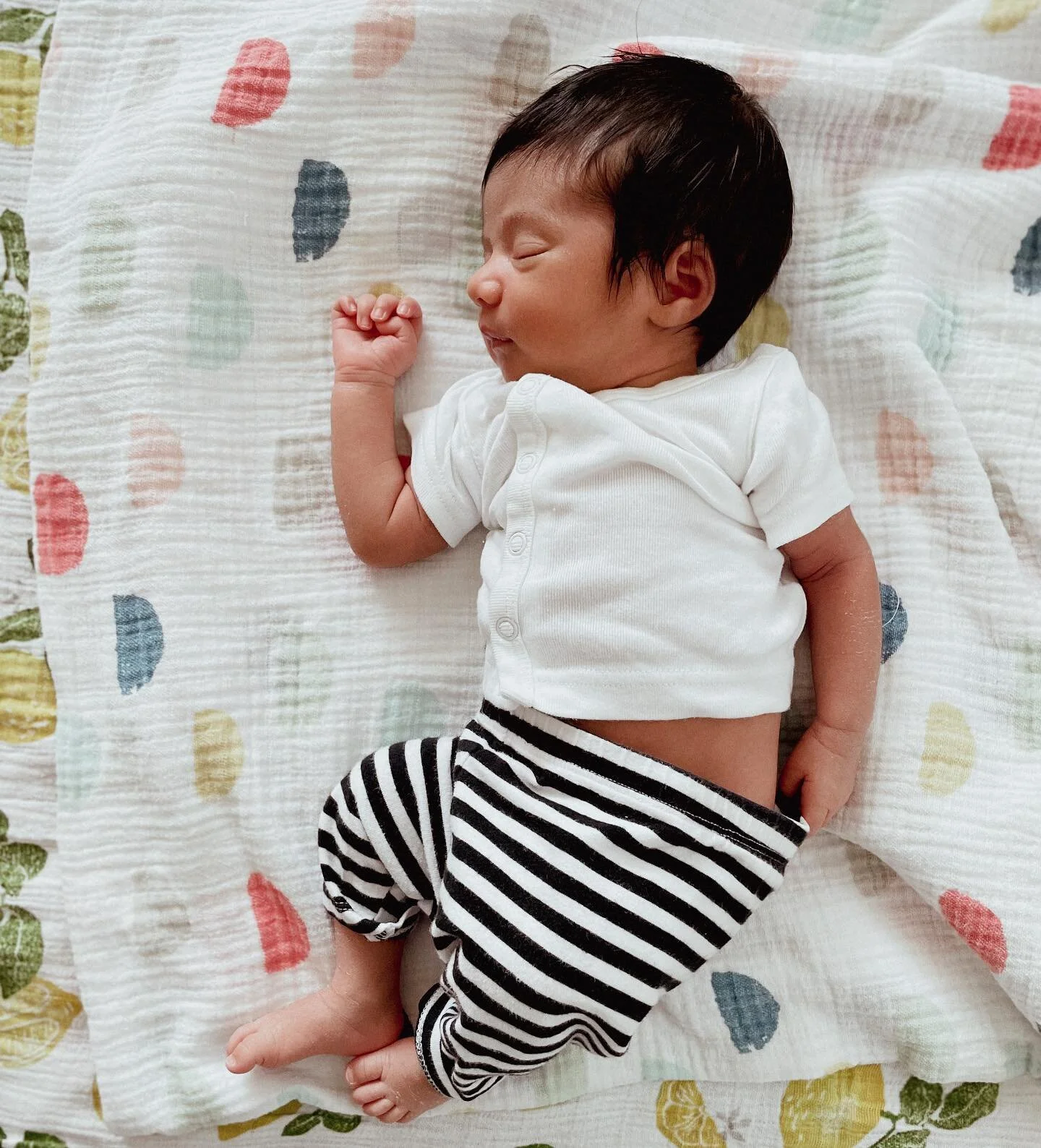 Frida Iyla arrived a few days earlier than expected, on 4/21, surprising us. as her big sister says, &ldquo;she&rsquo;s so tiny!&rdquo;&mdash; and so, so sweet. #littlefridaiyla⭐️
