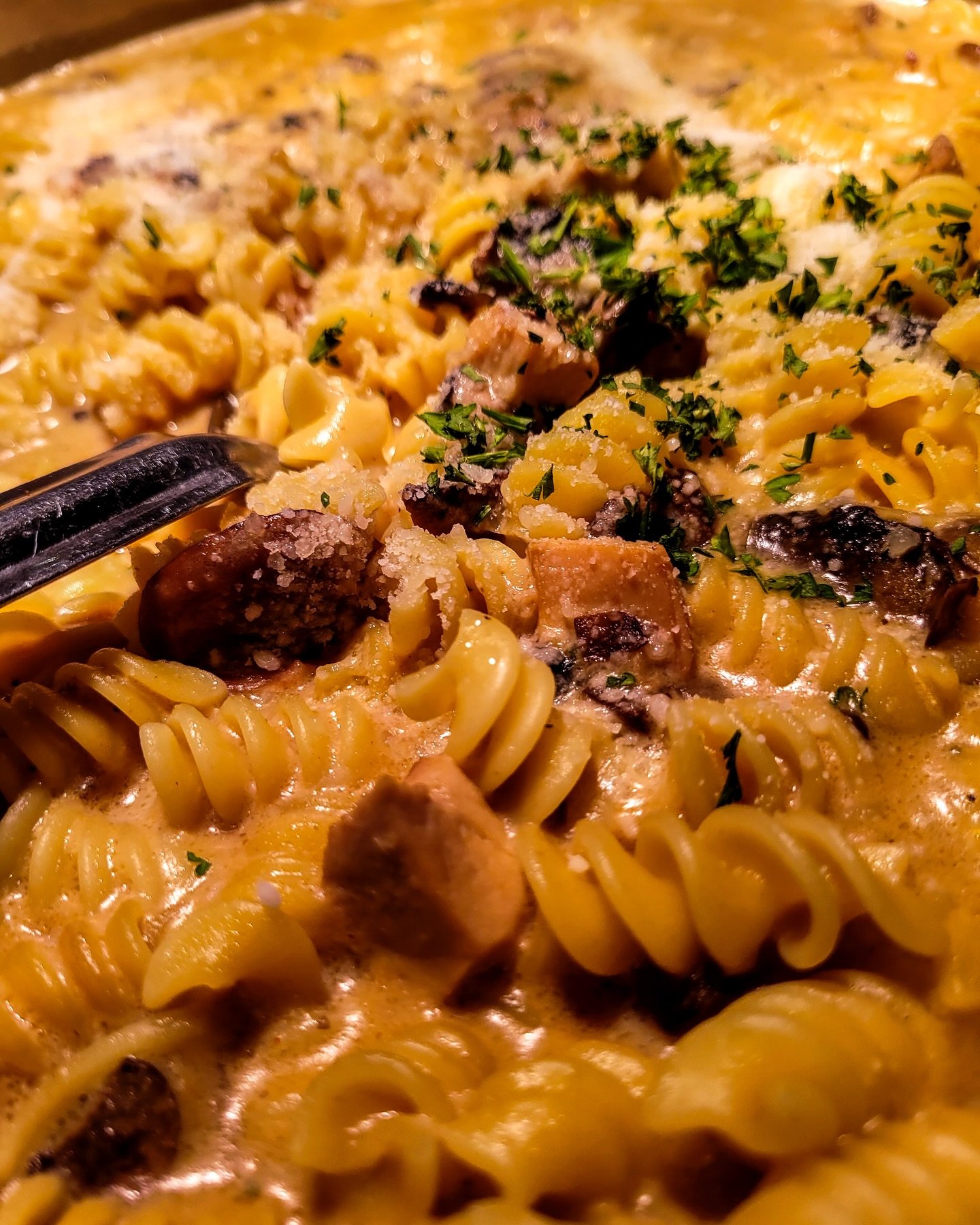 Our Chicken Marsala Pasta is rich, savory, creamy, AND available every day! 
.
.
.
.
.
#pasta #italianfood #italianfeast #allyoucaneat #ayce #buffet #allyoucaneatbuffet #italian #pasta #pizza #gelato #marsala #chickenmarsala #dinner #nightout
