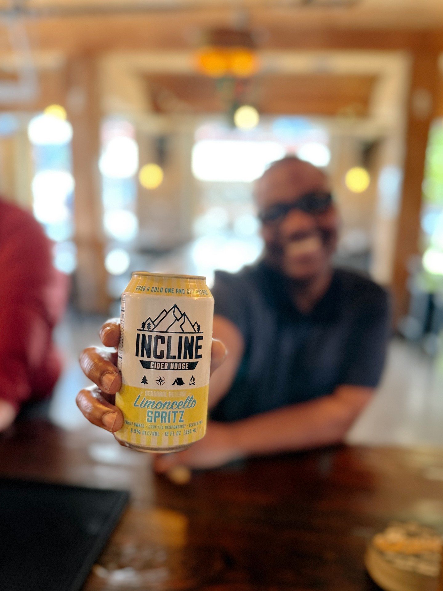 POV: one trip to the cider bar turned into attending every Incline release party✨🍋⠀
⠀
Limoncello Spritz hits the tap-list at @inclineciderhouse this Friday!