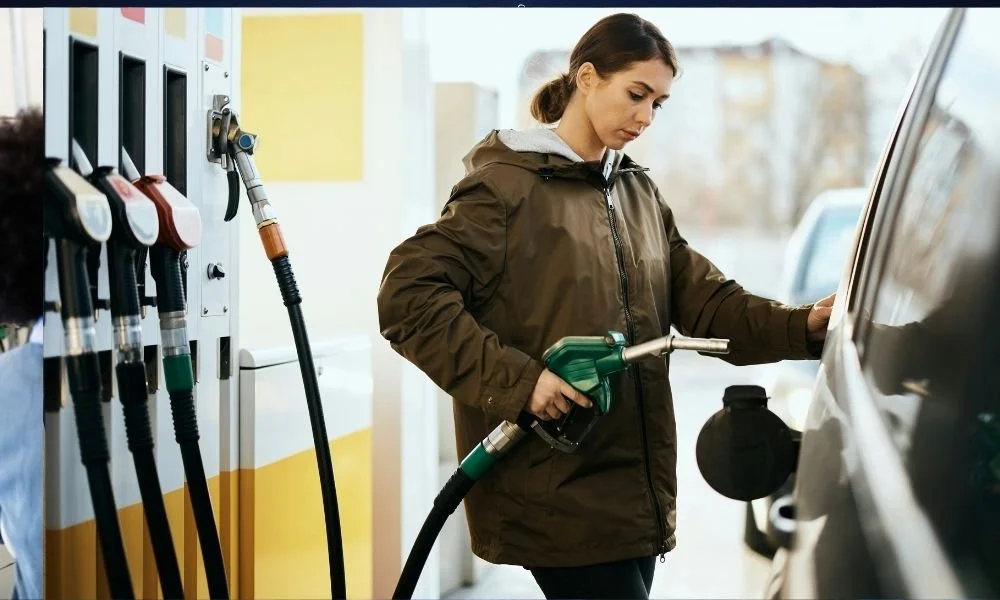 young-woman-refuelling-the-gas-tank-of-her-car-at-gas-station