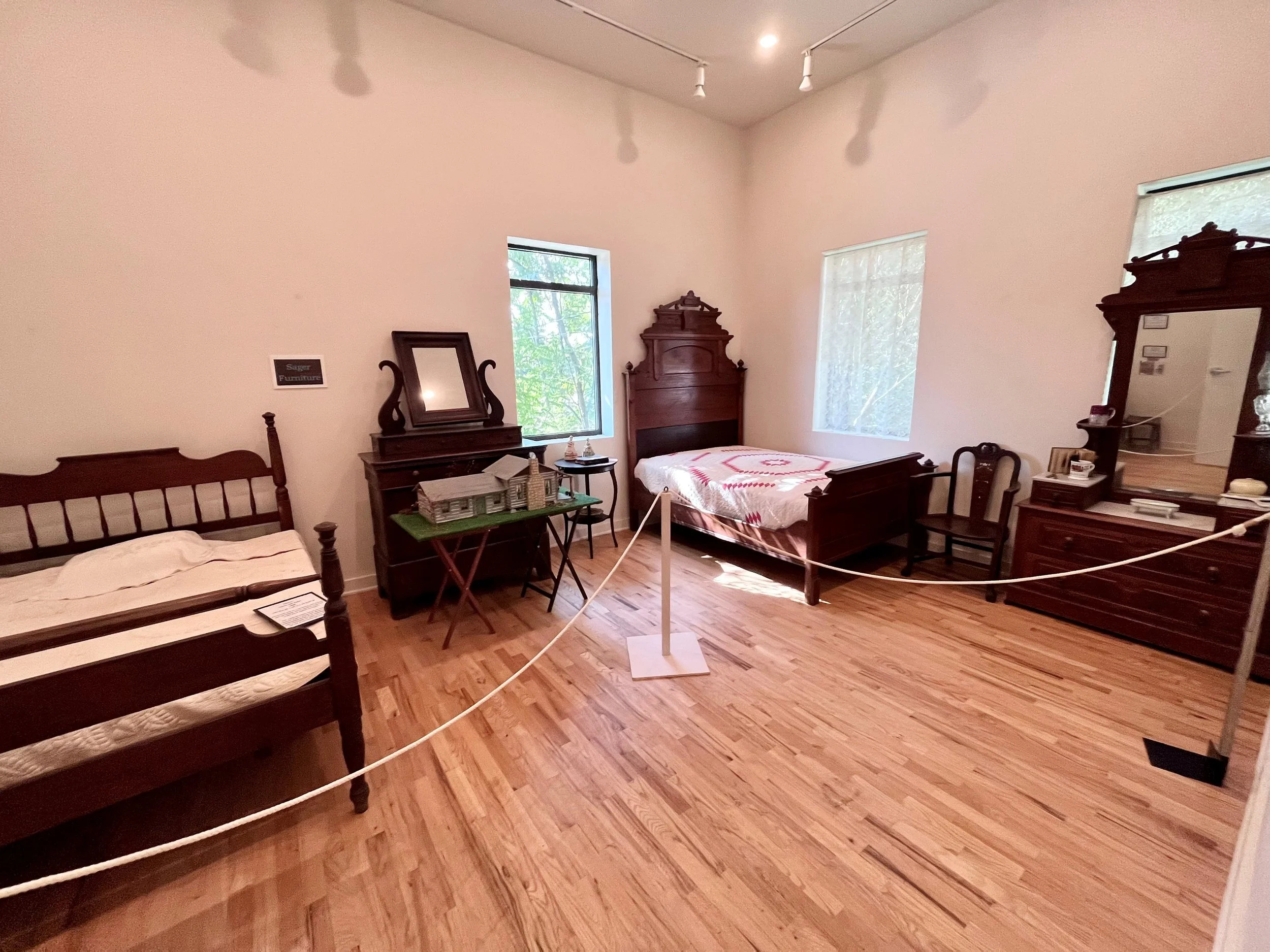 Exhibits — Siloam Springs Museum