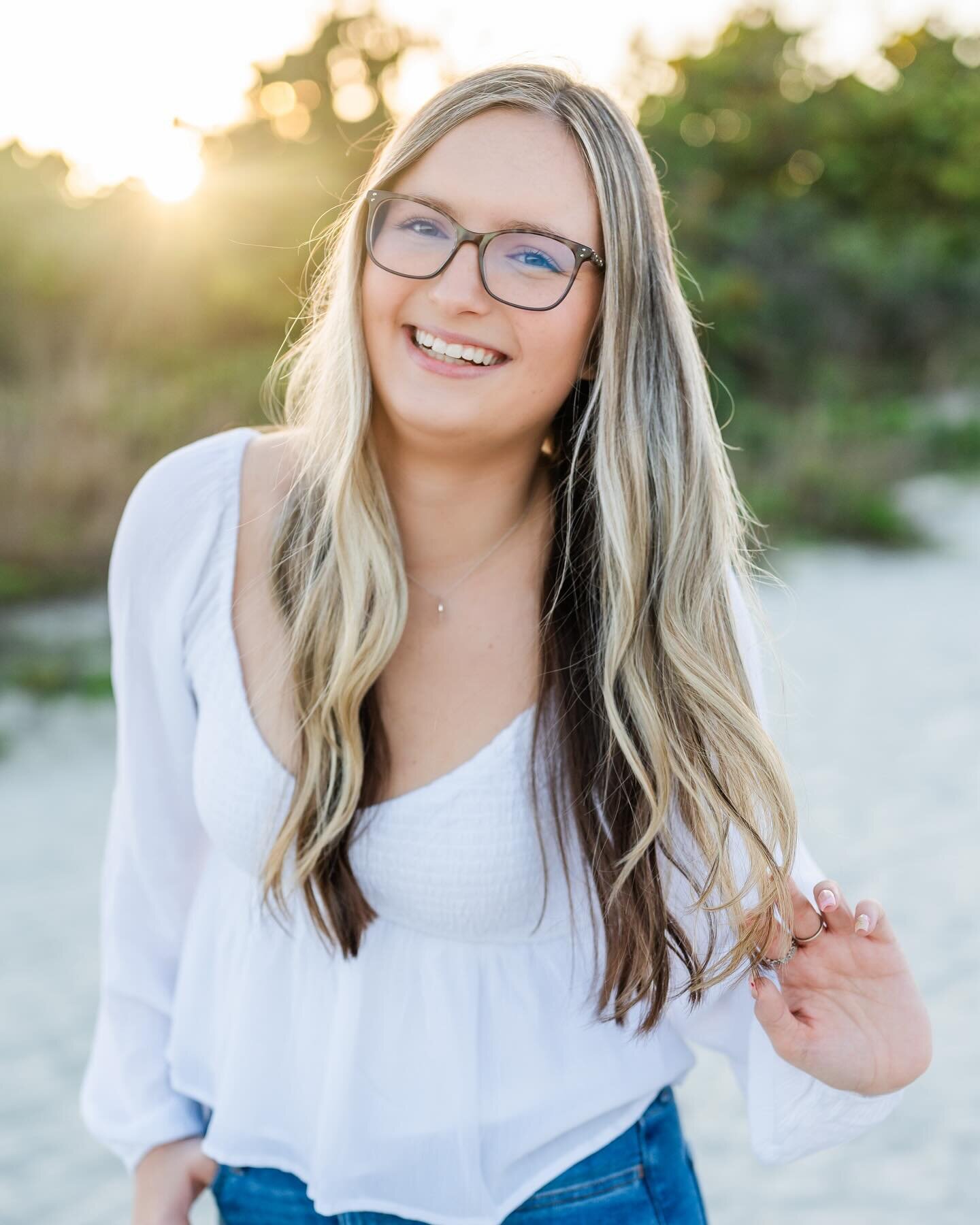Skylee crushed her senior session last night! I mean how gorgeous is she!? 🥰