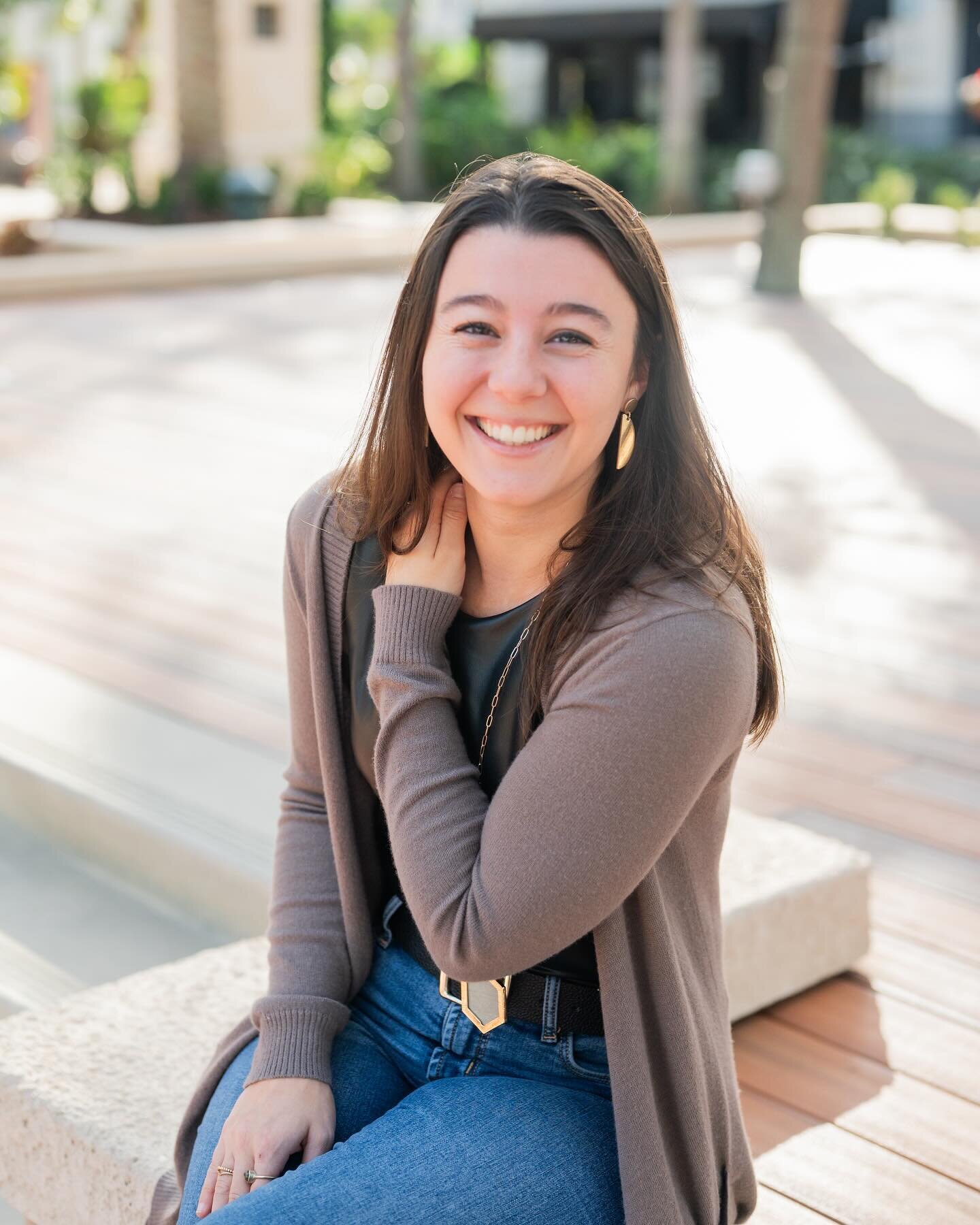 Considering hosting a headshot event soon! Beach or someplace like the photo? Would you want just headshots or lifestyle photos? 🤔Let me know in the comments or dm me!