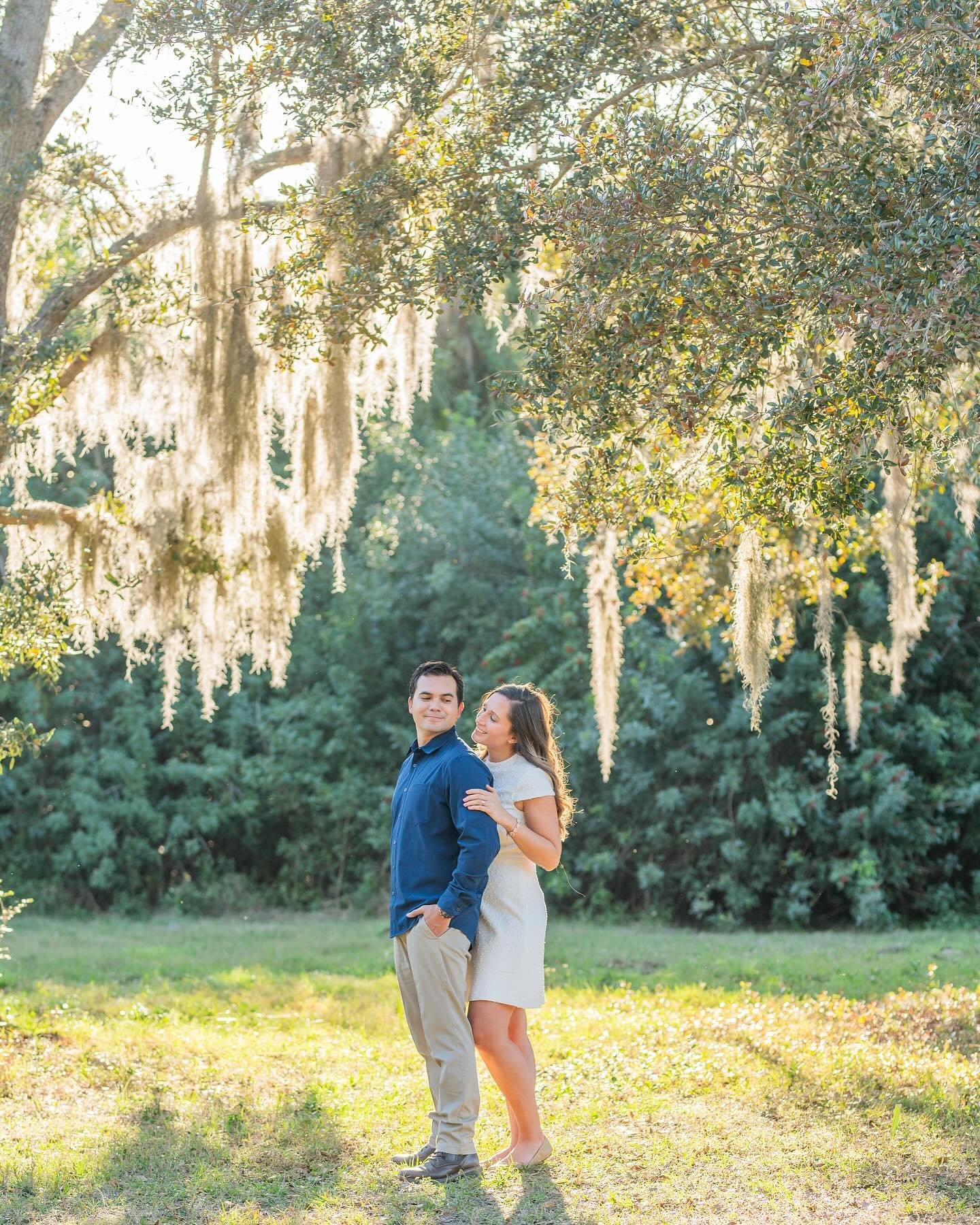 I&rsquo;ve been so busy I haven&rsquo;t been able to update my blog! I&rsquo;m happy to say that Lauren and Shawn&rsquo;s engagement session is finally on the blog!! You can check the link in bio to see this beautiful session 😍