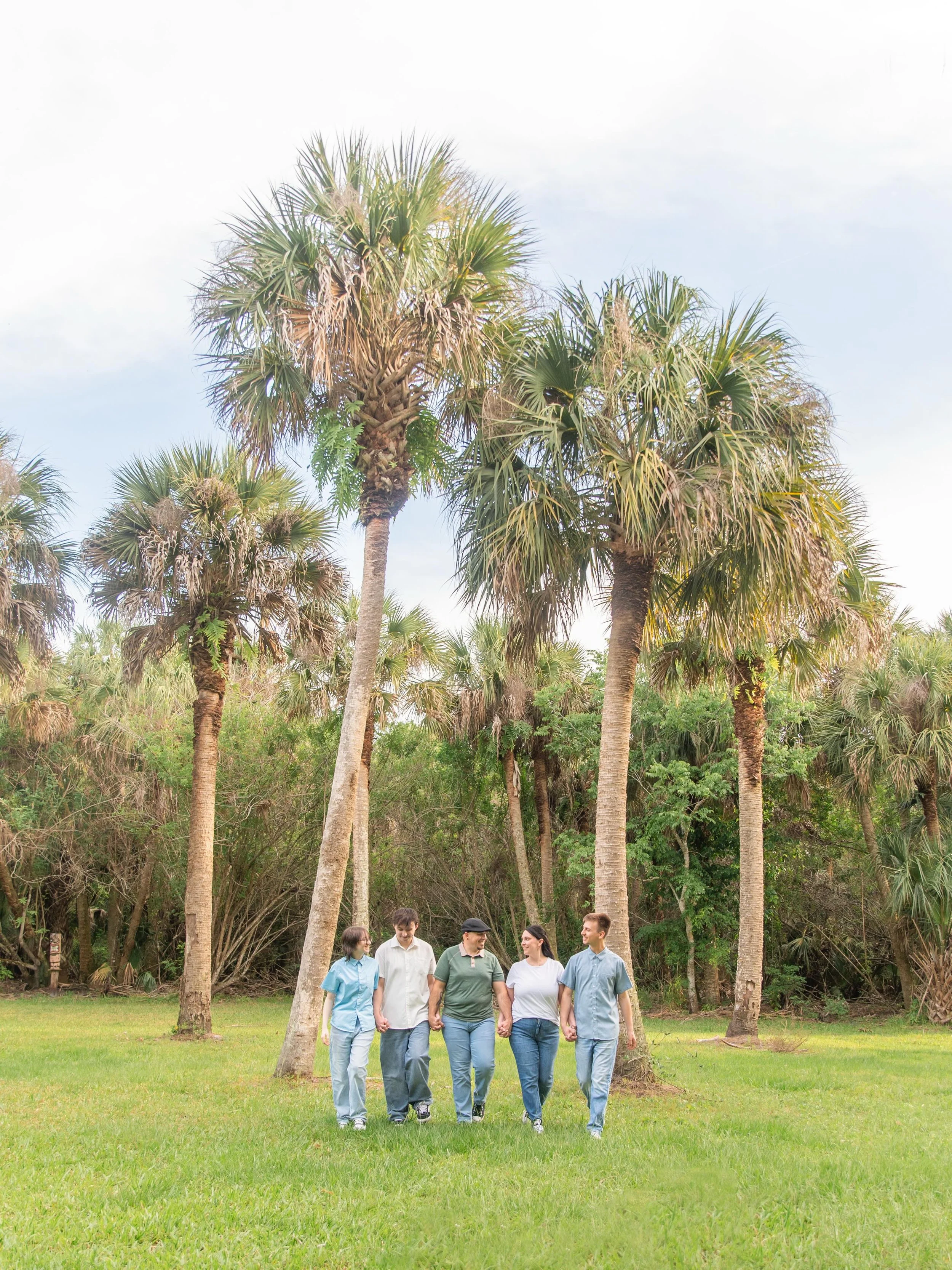A little peek into this sweet family session 🌴☀️
Simple moments, lots of laughs, and the prettiest Florida backdrop.

#FamilySession #FloridaPhotographer #BrevardPhotographer #FamilyPhotos #LifestylePhotography PalmTreeVibes