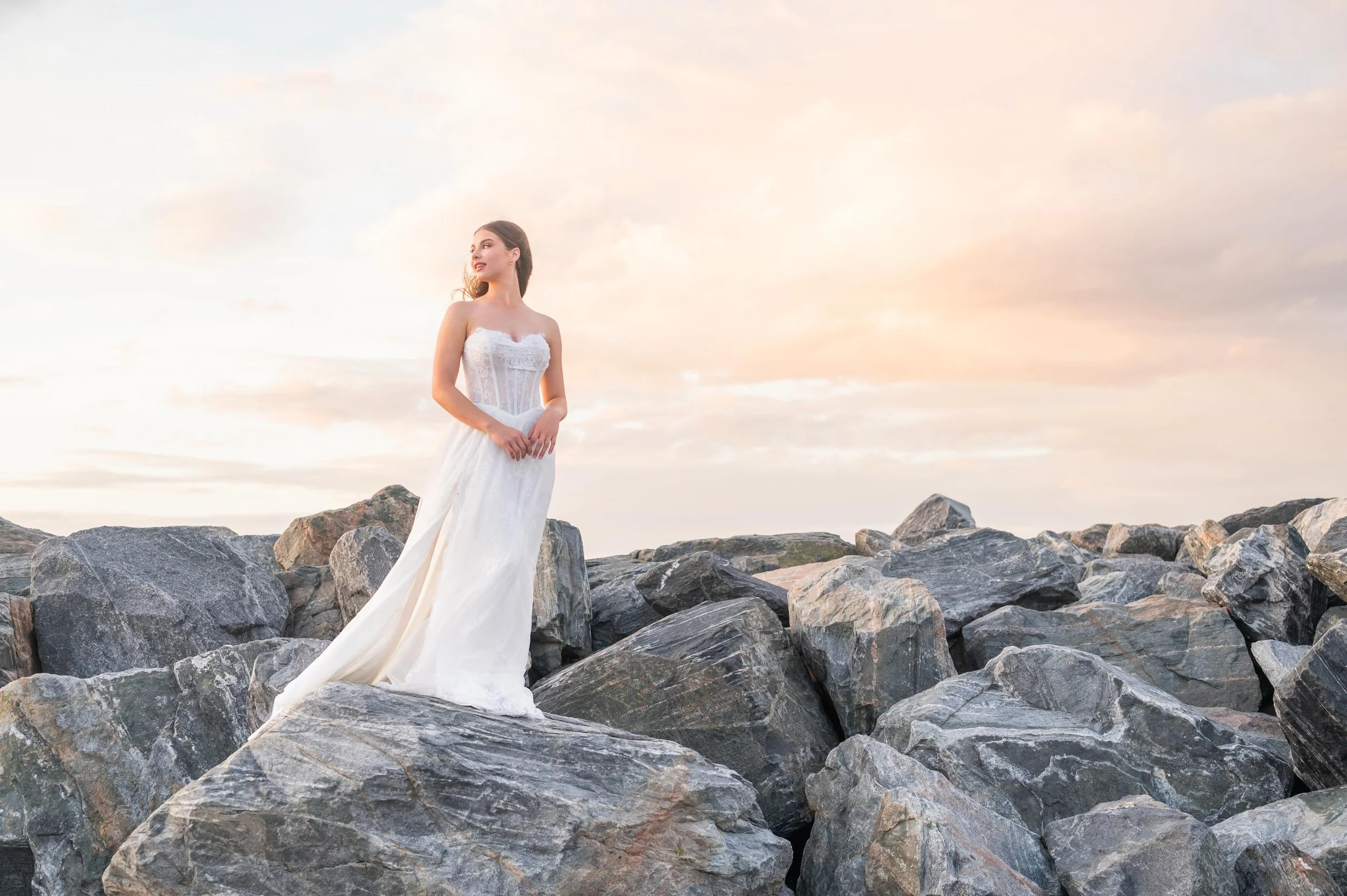 If this is the kind of bridal portrait you&rsquo;ve been pinning on Pinterest, consider this your sign to book the session. ✨🤍

Now booking weddings, engagements, and bridal portraits throughout Florida.

Send me a message to reserve your date.

#Fl