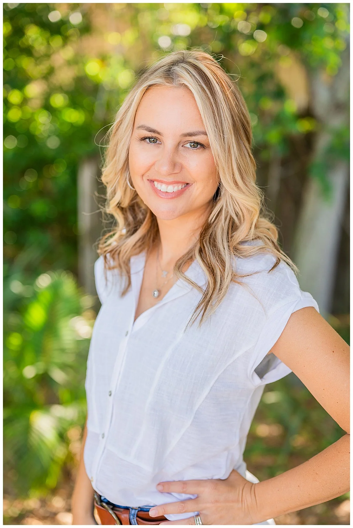 female realtor headshot posing ideas