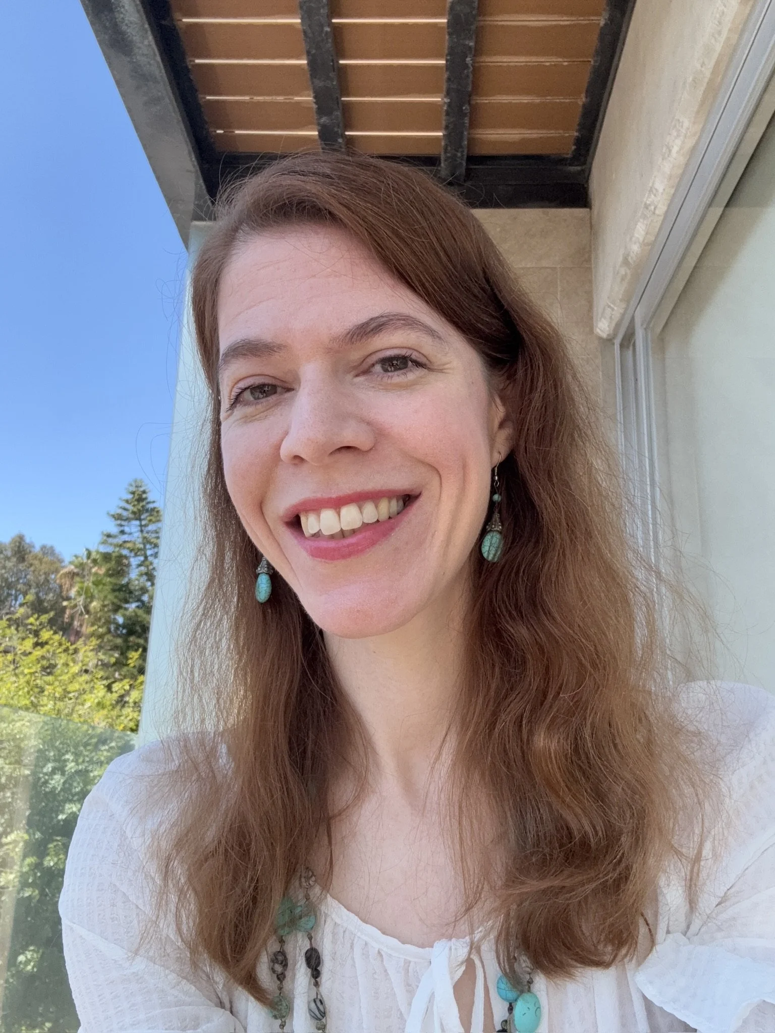 Ana Cristina Caelen is a fantasy writer, sound healer, poet and musician.