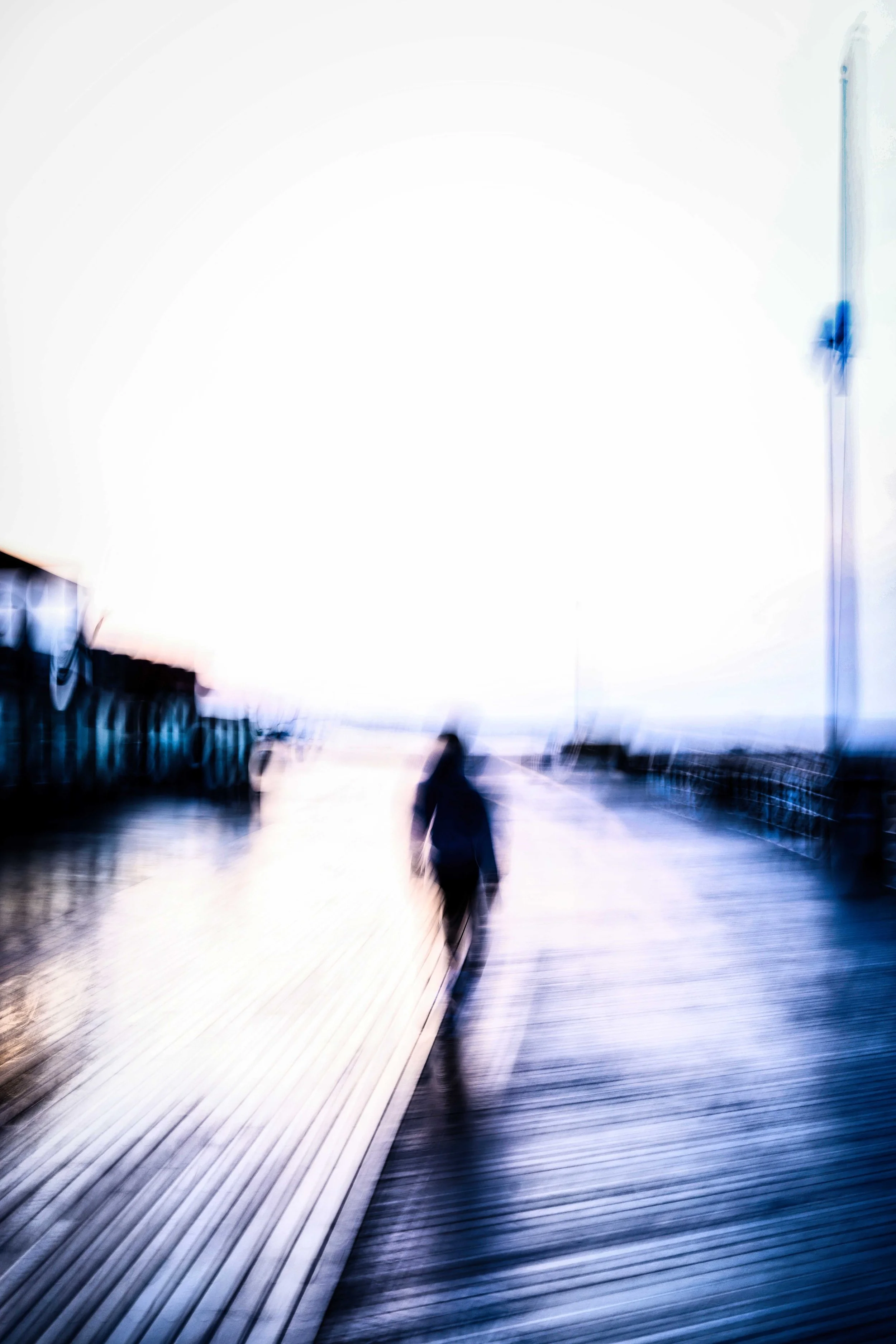 r5 neo 23 motion blur boardwalk line low res .jpg
