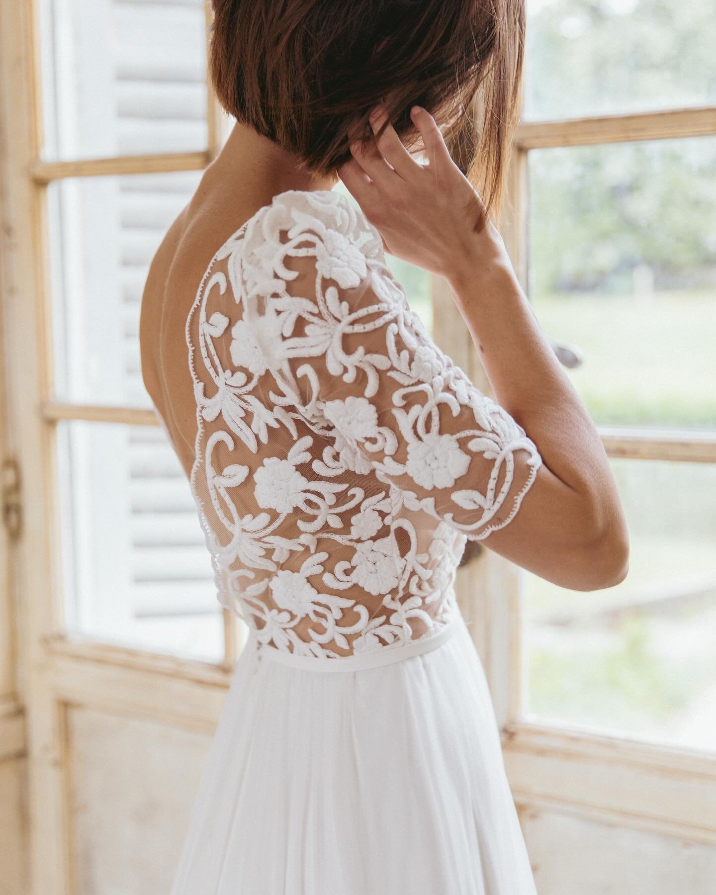 - H &Eacute; L O &Iuml; S E -

Collection Intemporelles

#bridetobe #robedemarieeparis #creatricederobedemari&eacute;e #frenchweddingdress #weddingdress 

Photo @alicelemarin_photography 
Muse @melcnds 
Beaut&eacute; @marianaphmakeup