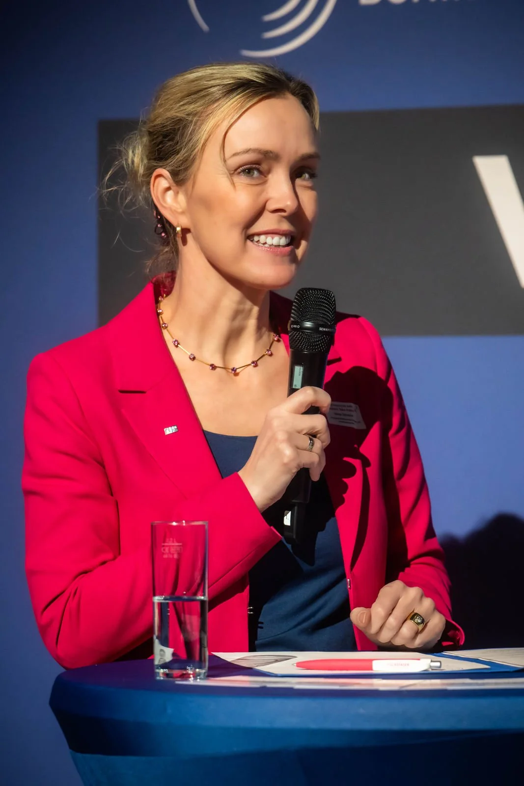 186 - 25-03-07 Women take future-DSC03050.jpg