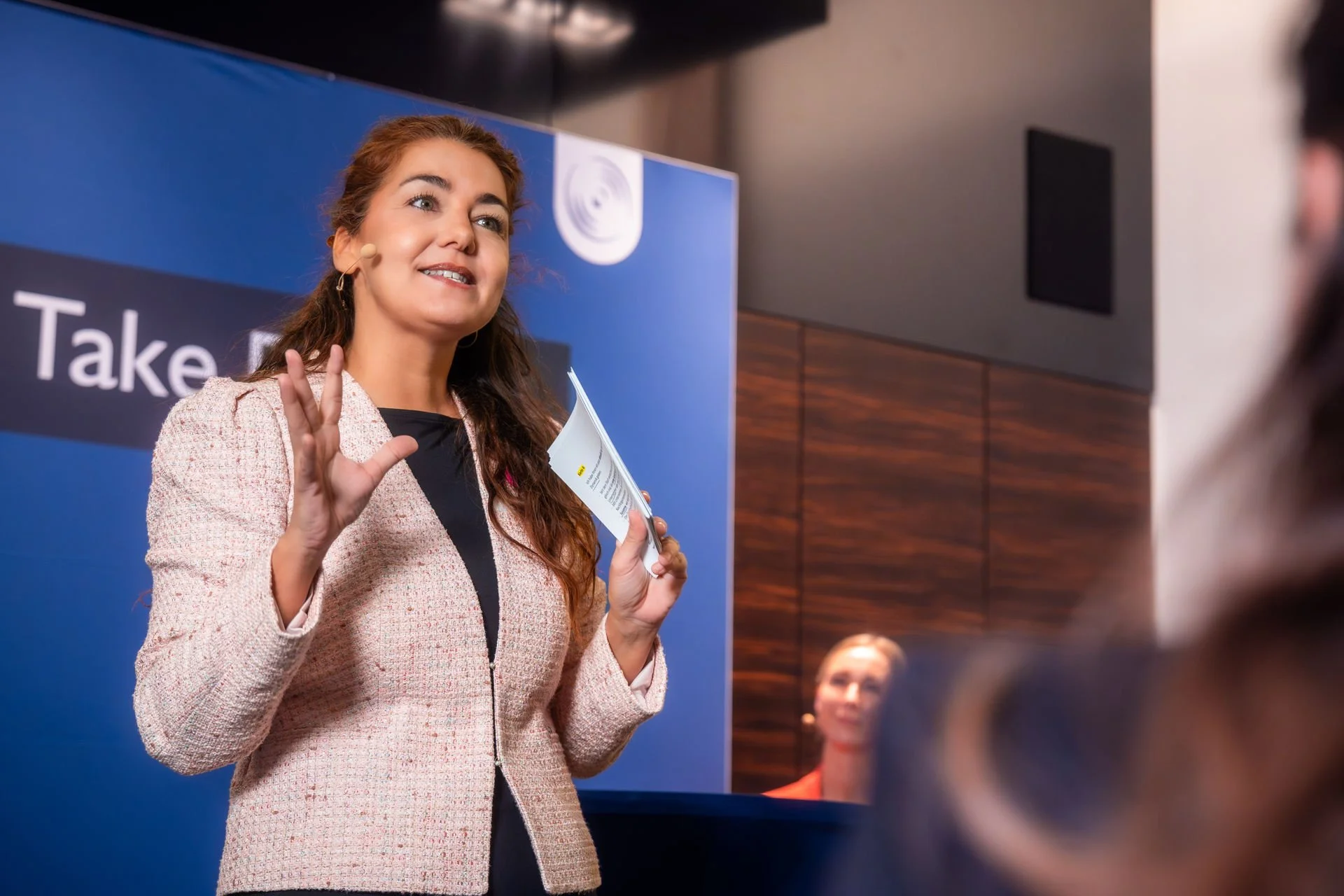 40 - 15 - 25-11-25 Nachfolgezentrale women take future-09750.jpg