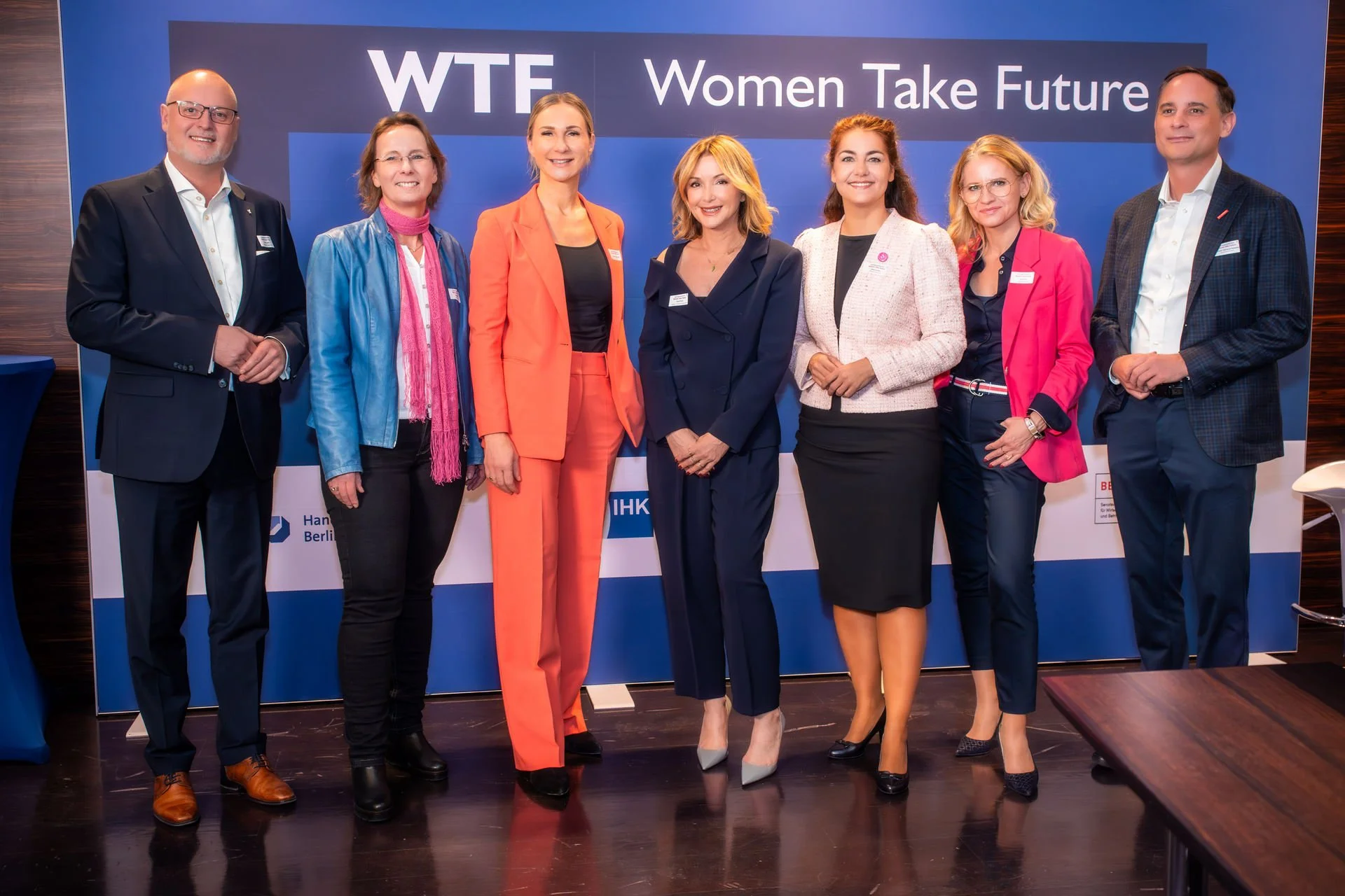 37 - 1 - 25-11-25 Nachfolgezentrale women take future-09675.jpg