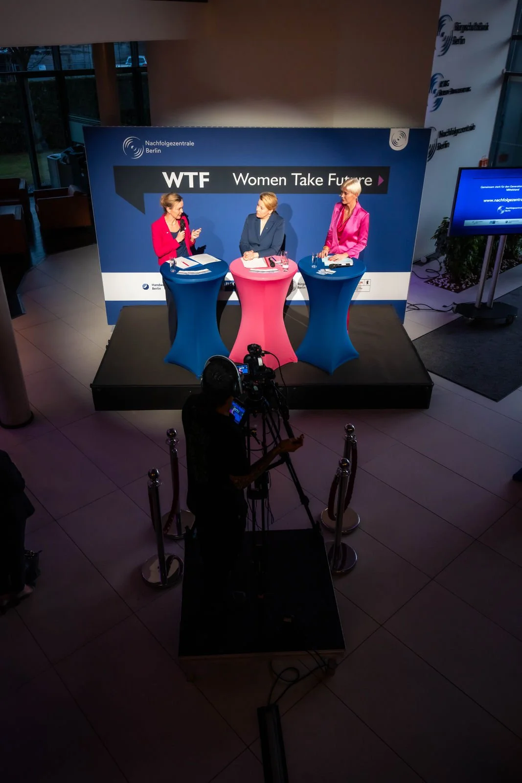 185 - 25-03-07 Women take future-DSC03011.jpg