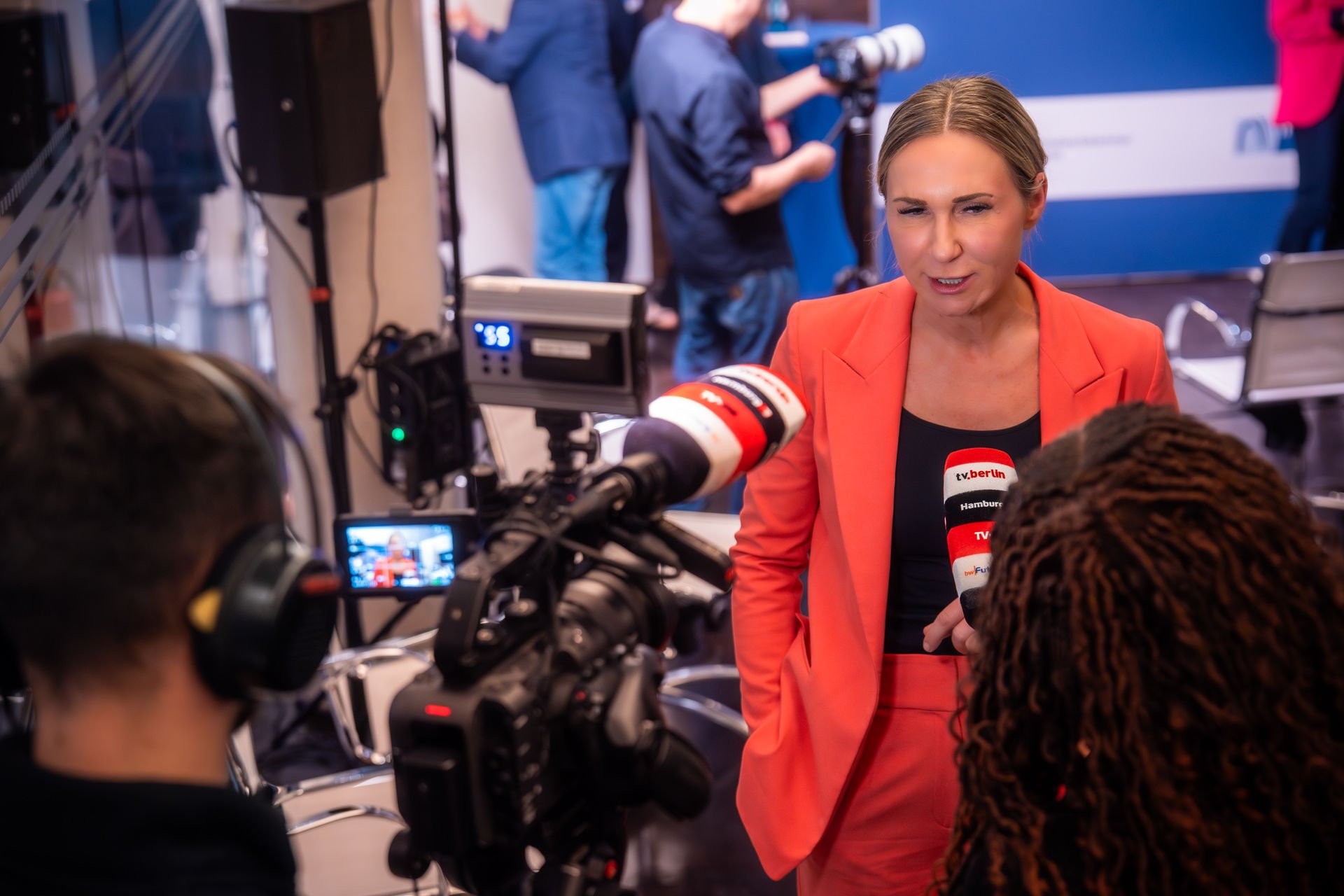 49 - 78 - 25-11-25 Nachfolgezentrale women take future-00220.jpg