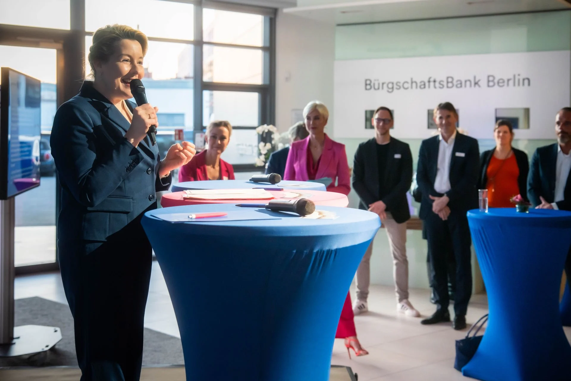 183 - 25-03-07 Women take future-DSC02863.jpg