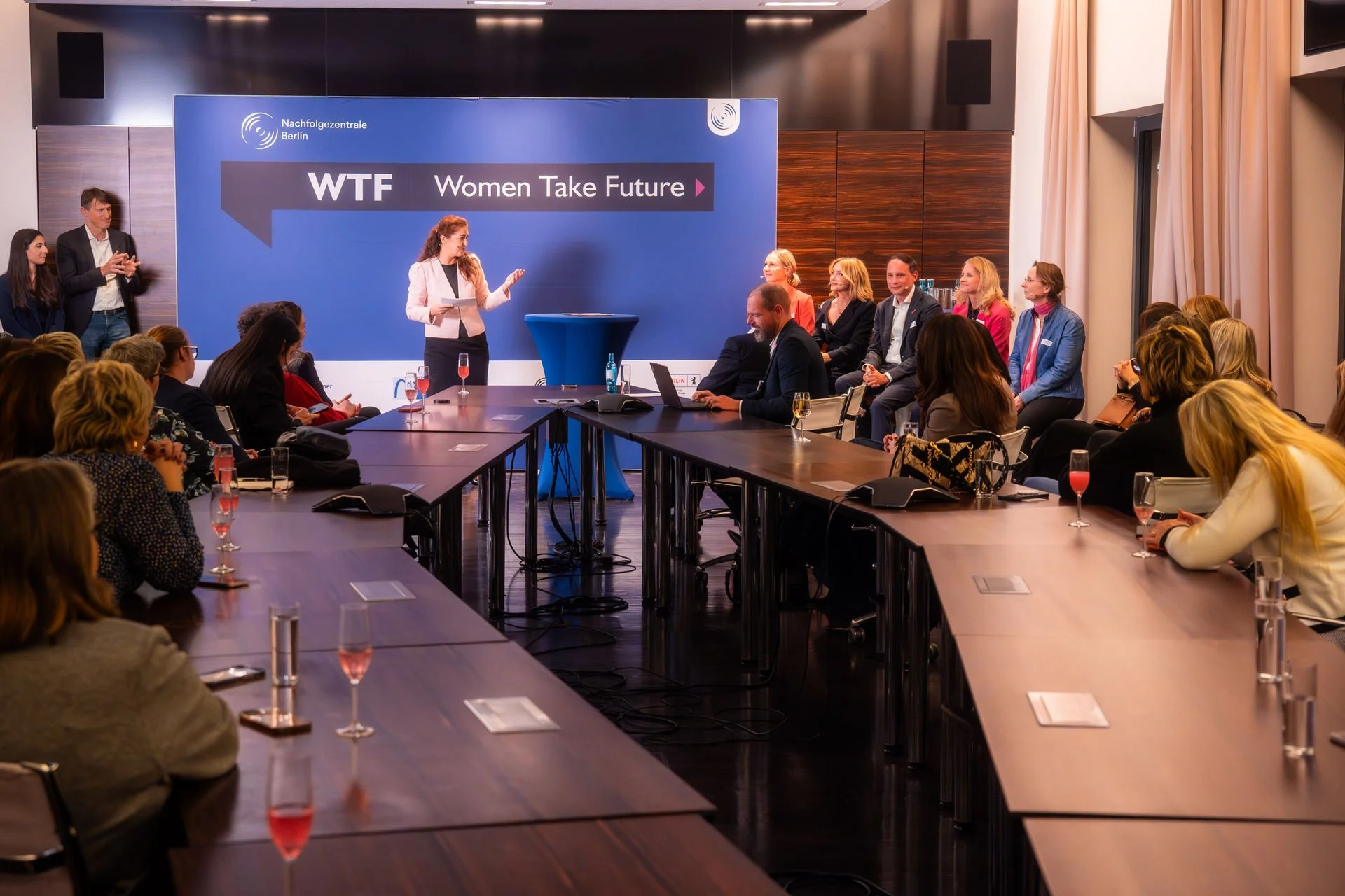 38 - 8 - 25-11-25 Nachfolgezentrale women take future-09700.jpg