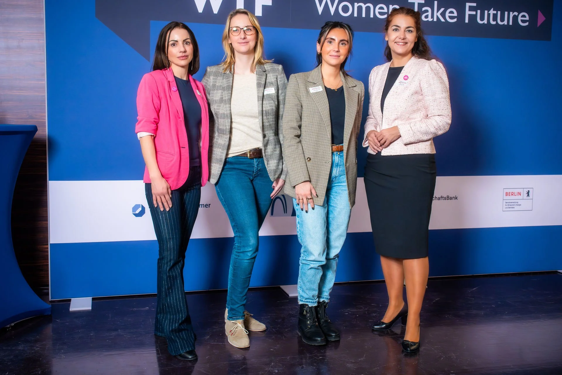 58 - 120 - 25-11-25 Nachfolgezentrale women take future-09990.jpg