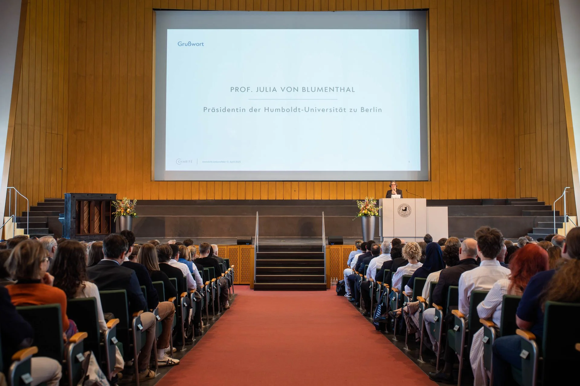 164 - 8-25-04-13 Charite Immatrikulationsfeier-DSC00064-Verbessert-RR.jpg