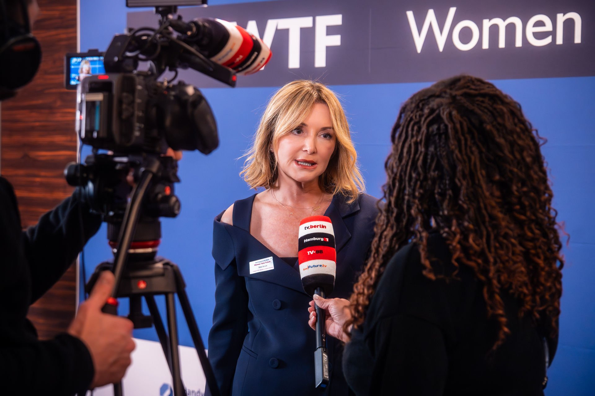 52 - 84 - 25-11-25 Nachfolgezentrale women take future-09825.jpg