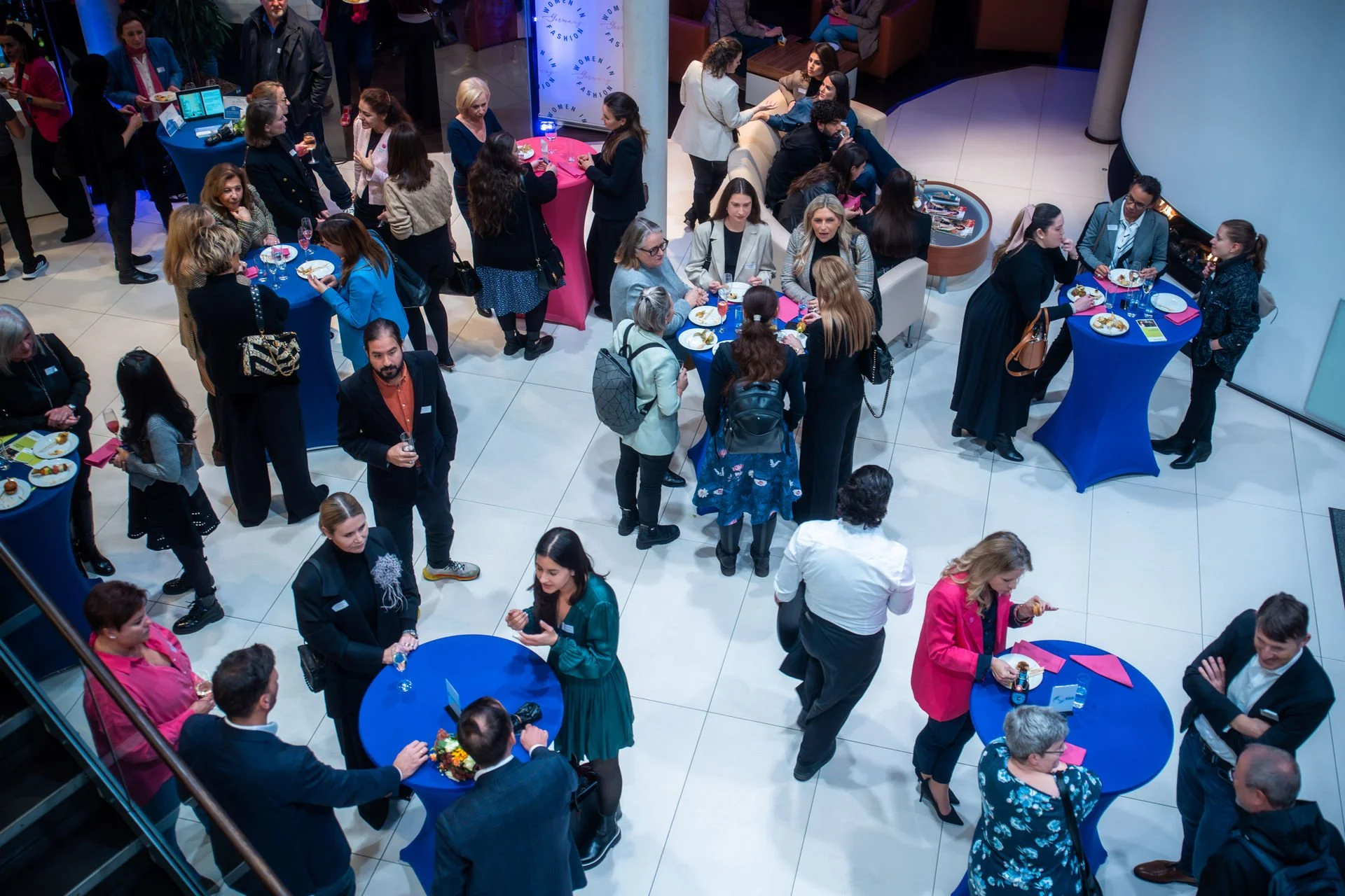 54 - 97 - 25-11-25 Nachfolgezentrale women take future-09915.jpg