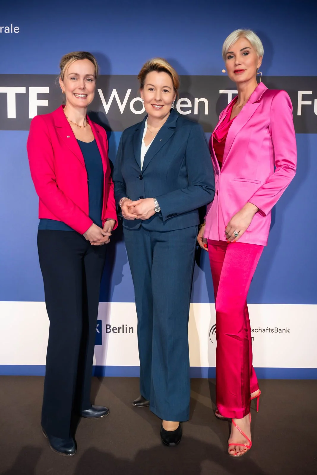 188 - 25-03-07 Women take future-DSC03130.jpg