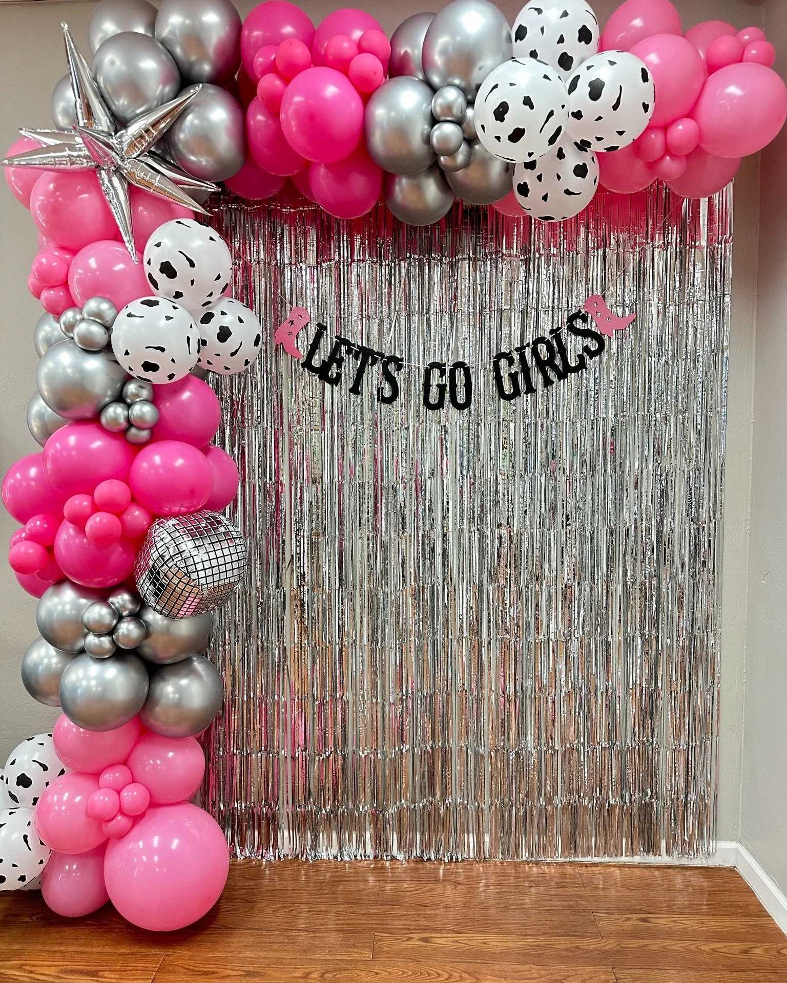 This ain't your average rodeo! 🤠✨

Grab your boots, booze &amp; besties and snap some unforgettable moments with this Insta-worthy setup. Perfect for bachelorette parties, birthday celebrations, or any moment that deserves a little extra sparkle. Wh