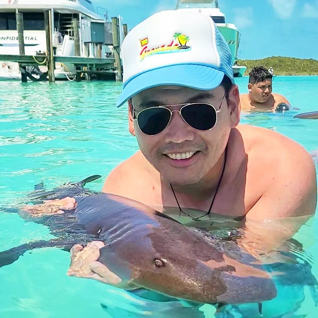Nurse sharks make great cuddling companions. Plus when they eat it's like one giant gobble sound from a video game. Haha

#bahamas #carribeantravel #carribeanlife #travelling #traveltheworld #traveltheworld #travelwhileyoucan #liveyourlife #livelife 