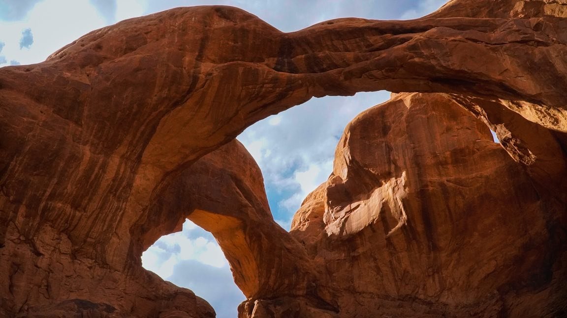 “Here is the world, and you live in it, and are grateful, you try to be grateful.” -Michael Cunningham
.
.
.
.
.
.
#sonyalpha #utah #moab #archesnationalpark #arches #landscapephotography #desert #cloudyday #godraysofsunshine