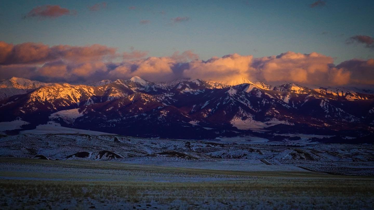 “It is the life of the crystal, the architect of the flake, the fire of the frost, the soul of the sunbeam. This crisp winter air is full of it.” - John Burroughs
.
.
.
.
.
.
#sonyalpha #sonya6600 #landscapephotography #sunsetphotography