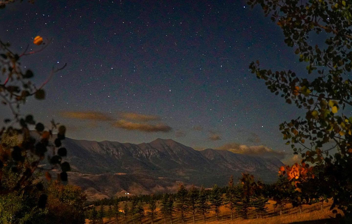 “The way I see it, if you want the rainbow, you gotta put up with the rain.” - Dolly Parton
.
.
.
.
.
.
#montana #mountains #fall #autumn #fallcolors #matador #landscapephotography #nightphotography #throughthetrees🌲 #bozemanmontana #so