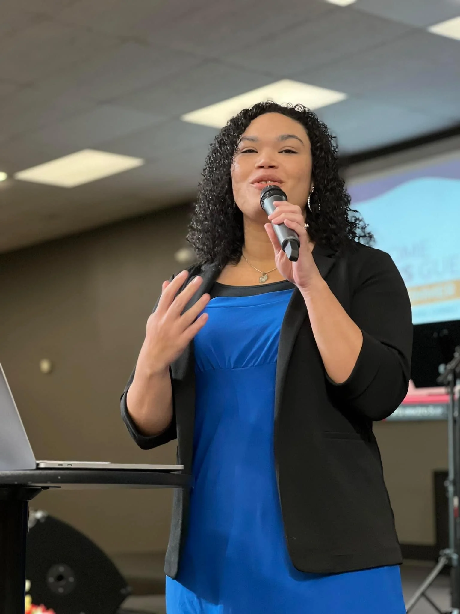 Tara-Zimmer: Speaker-Writer-Podcaster-Female-Pastor-Coach.JPG