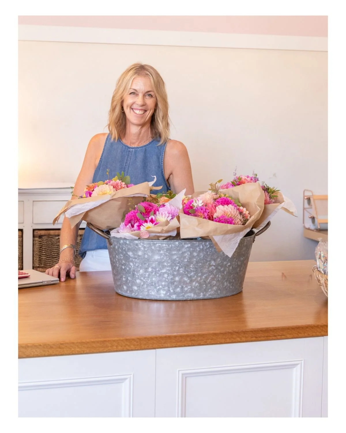 Fresh flowers are now available at The Corner!
Straight from the flower farm to us - $25 a bunch!

The Corner Life &amp; Style Store is open today from 9am - 02 6736 1812

#tenterfield #thecornerlifeandstylestore #experiencetenterfield #tenterfieldsh