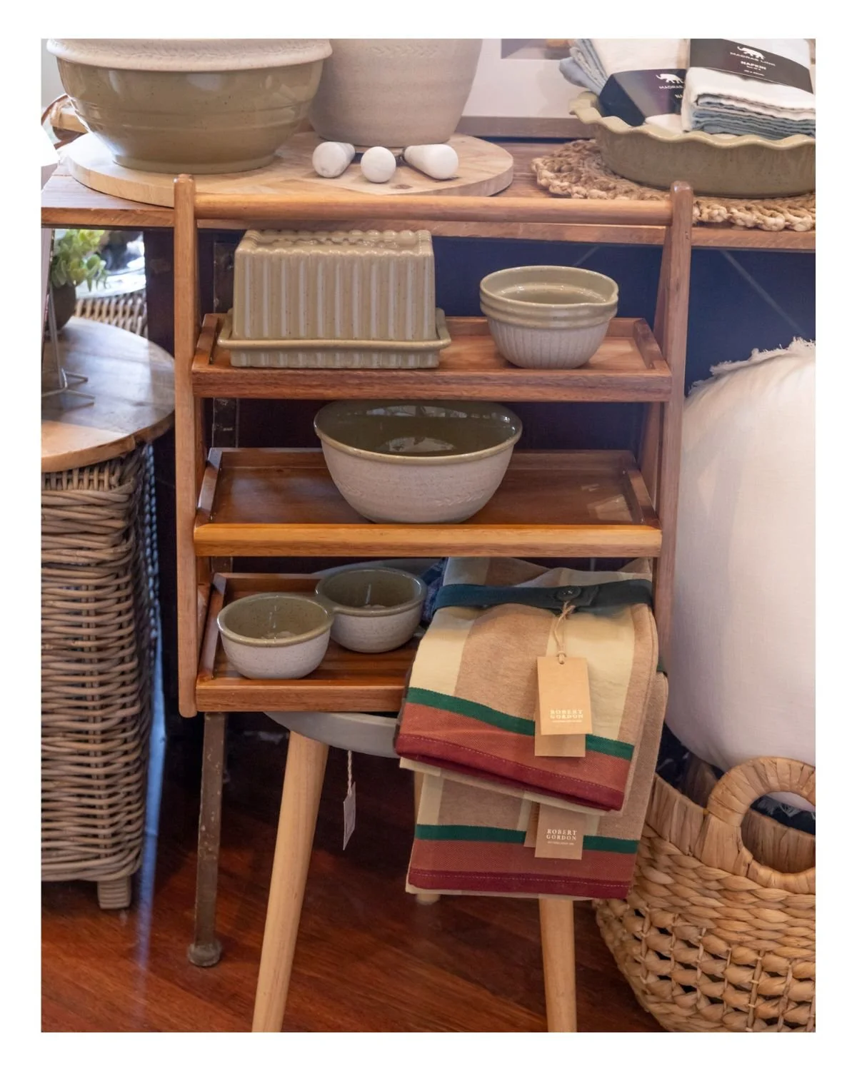 Shopping for the kitchen at the Corner is such a treat!
Beautiful new season range by Robert Gordon Pottery. 

The Corner Life &amp; Style Store - 02 6736 1812

#tenterfield #experiencetenterfield #tenterfieldshopping #thecornerlifeandstylestore