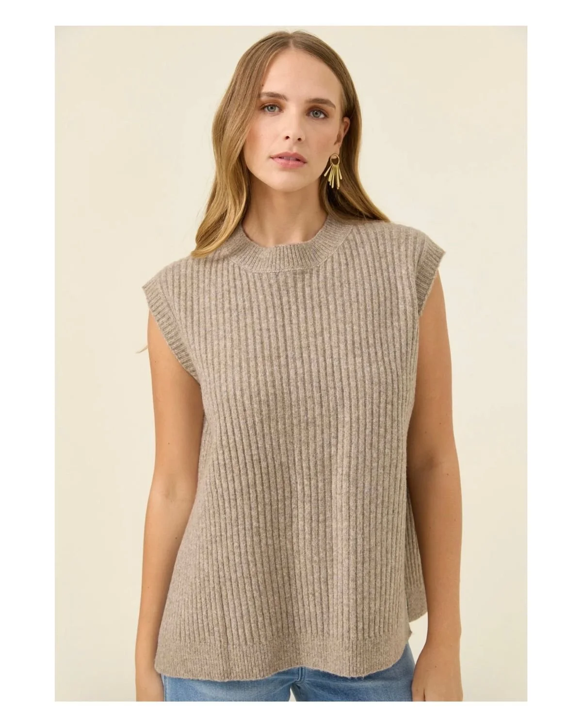 Beautiful knits for autumn. 
Part of the new season range by @isleofmine 

The Corner Life and Style Store is now closed but will reopen tomorrow, as normal from 9am. 

#tenterfield #thecornerlifeandstylestore #experiencetenterfield #tenterfieldshopp