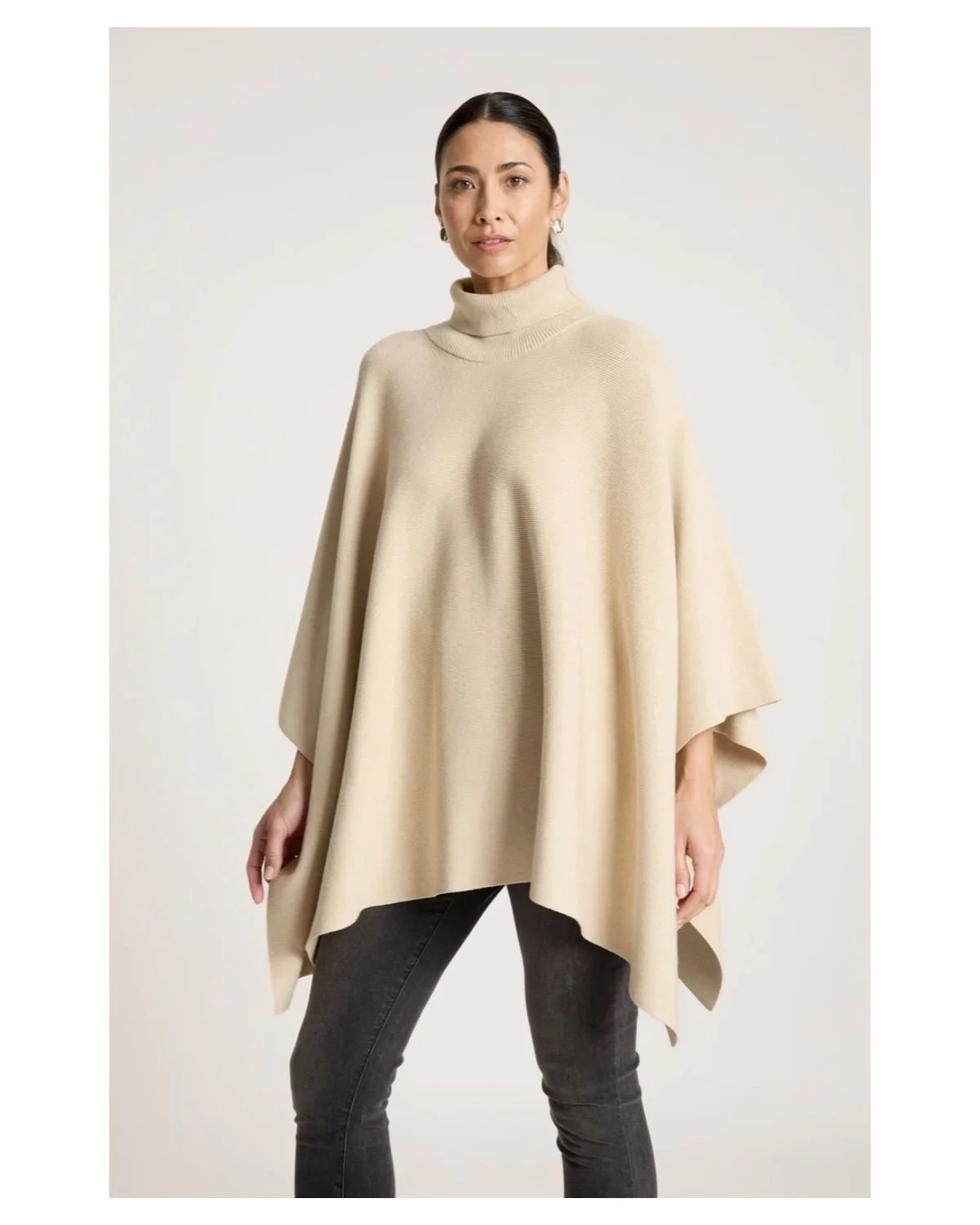 As the weather gets cooler, get cosy with beautiful autumn fashions from The Corner. 
Part of the new season range by @ebandivelifestyle 

The Corner Life &amp; Style Store - 02 6736 1812

#thecornerlifeandstylestore #experiencetenterfield #tenterfie