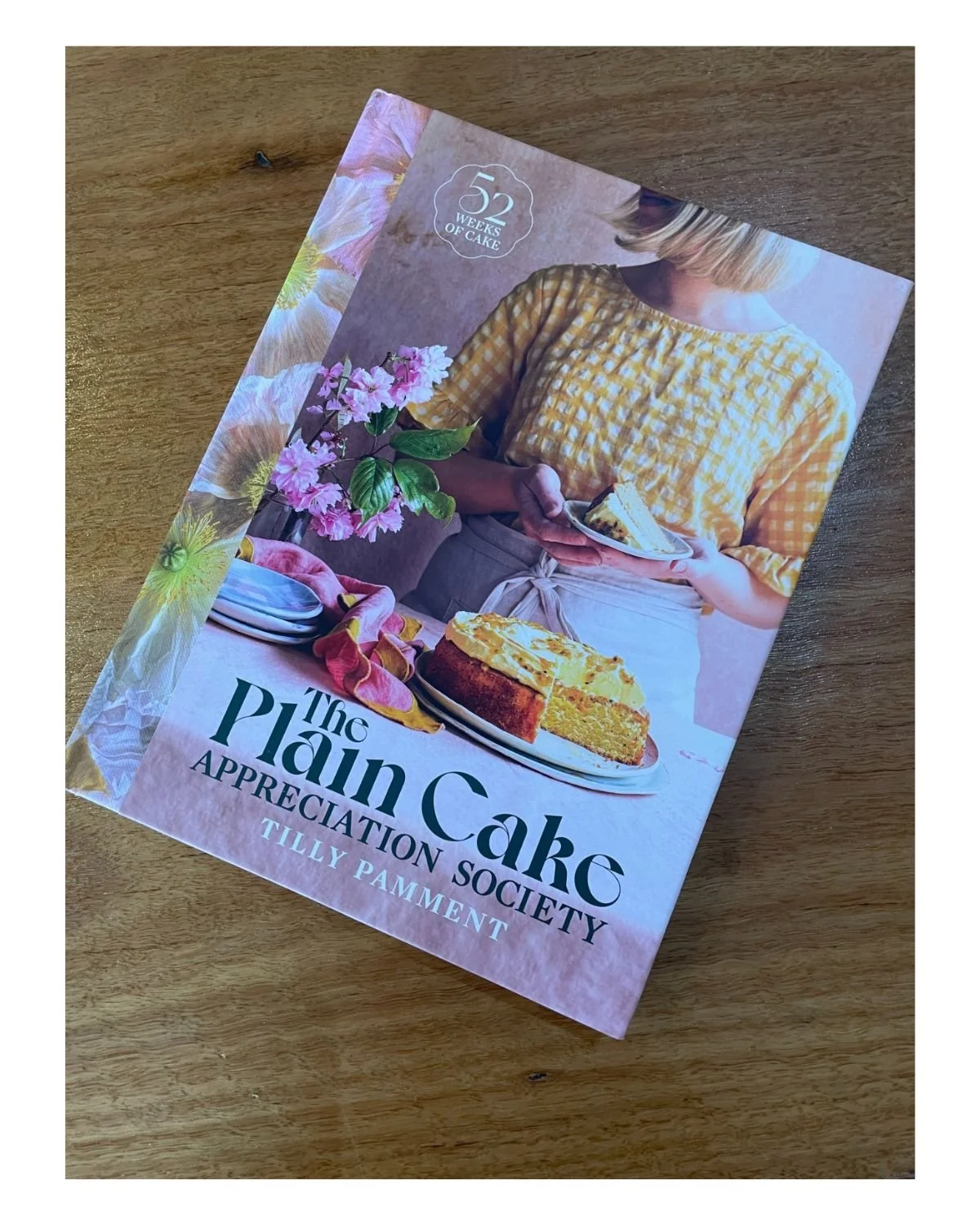 A recipe a week for a year of delicious, uncomplicated cakes - the perfect reason to sit down and connect with your community. 'The cornerstone of contentment lies in a slice of cake, a cup of tea and company to share it.' Welcome to The Plain Cake A