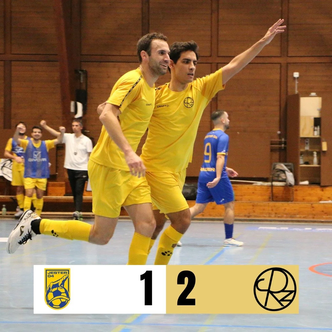 Der erste Dreier der Saison ist da! ✅

In einer Partie, die von der ersten Sekunde an mit voller Intensit&auml;t gestartet ist, gehen die Racer als Sieger vom Platz. Die 0:1 R&uuml;cklage der ersten H&auml;lfte konnte gleich mit zwei Blitztoren zum W