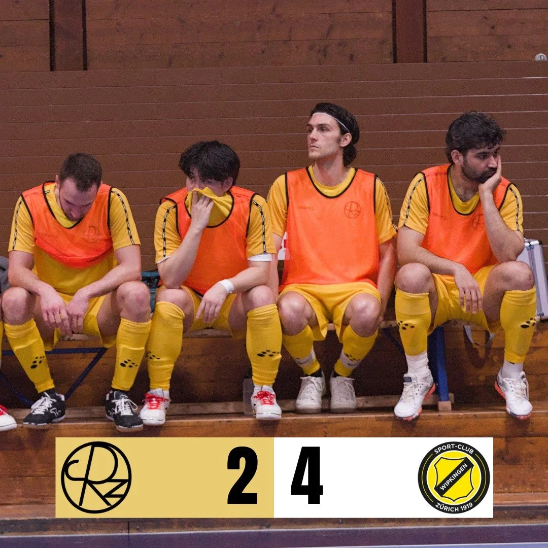 Bittere Niederlage zum Ende der Gruppenphase!

Im letzten Duel der Gruppenphase verlieren die Racer gegen den @scwipkingen_official mit 2:4. Es war ein Spiel mit zwei unterschiedlichen Facetten.

In der ersten H&auml;lfte stand unser Team kompakt und