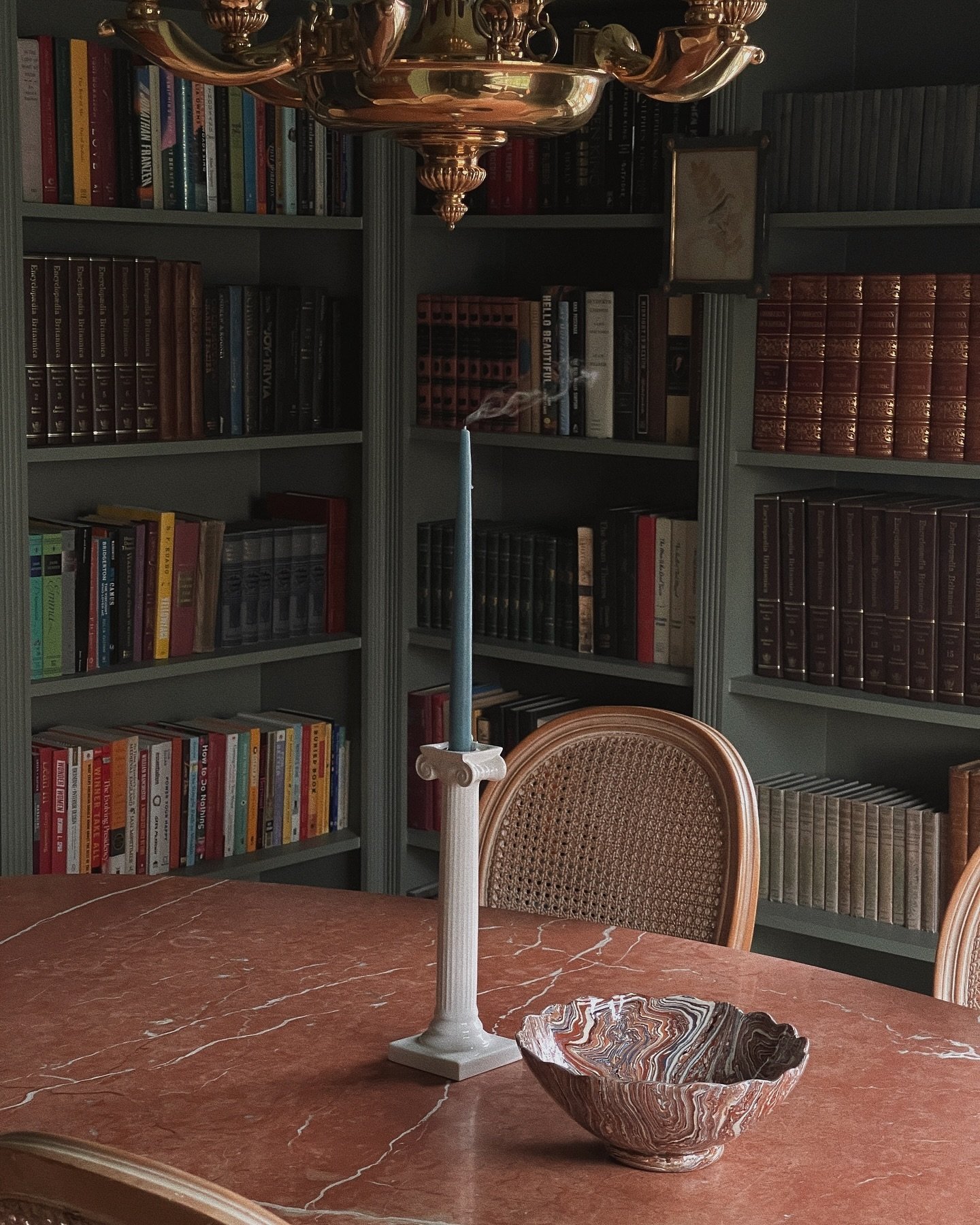 PROJECT TEASER ALERT: I&rsquo;ve been working on a really fun house project, and I&rsquo;m so excited to share it with you! I bet you will never guess, but here&rsquo;s a hint: this dining room doesn&rsquo;t really look like this anymore. A few eagle