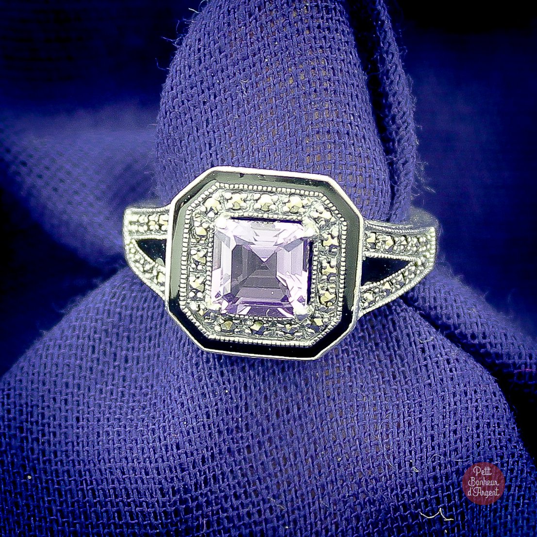 Bague Metrop Époque Années 20 en Argent avec Améthyste et Émail Noir