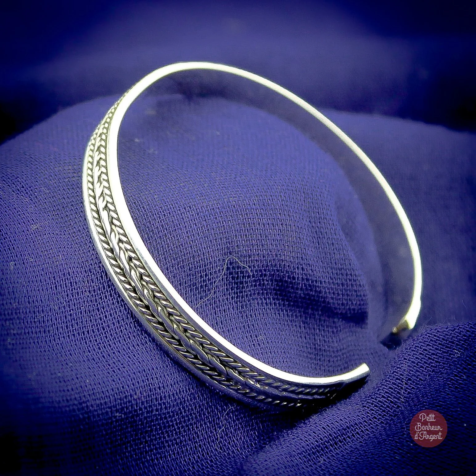 Jonc Argent Ouvert Plat Motif #60mm  -  79€  -  -  (Réf MIM110)
