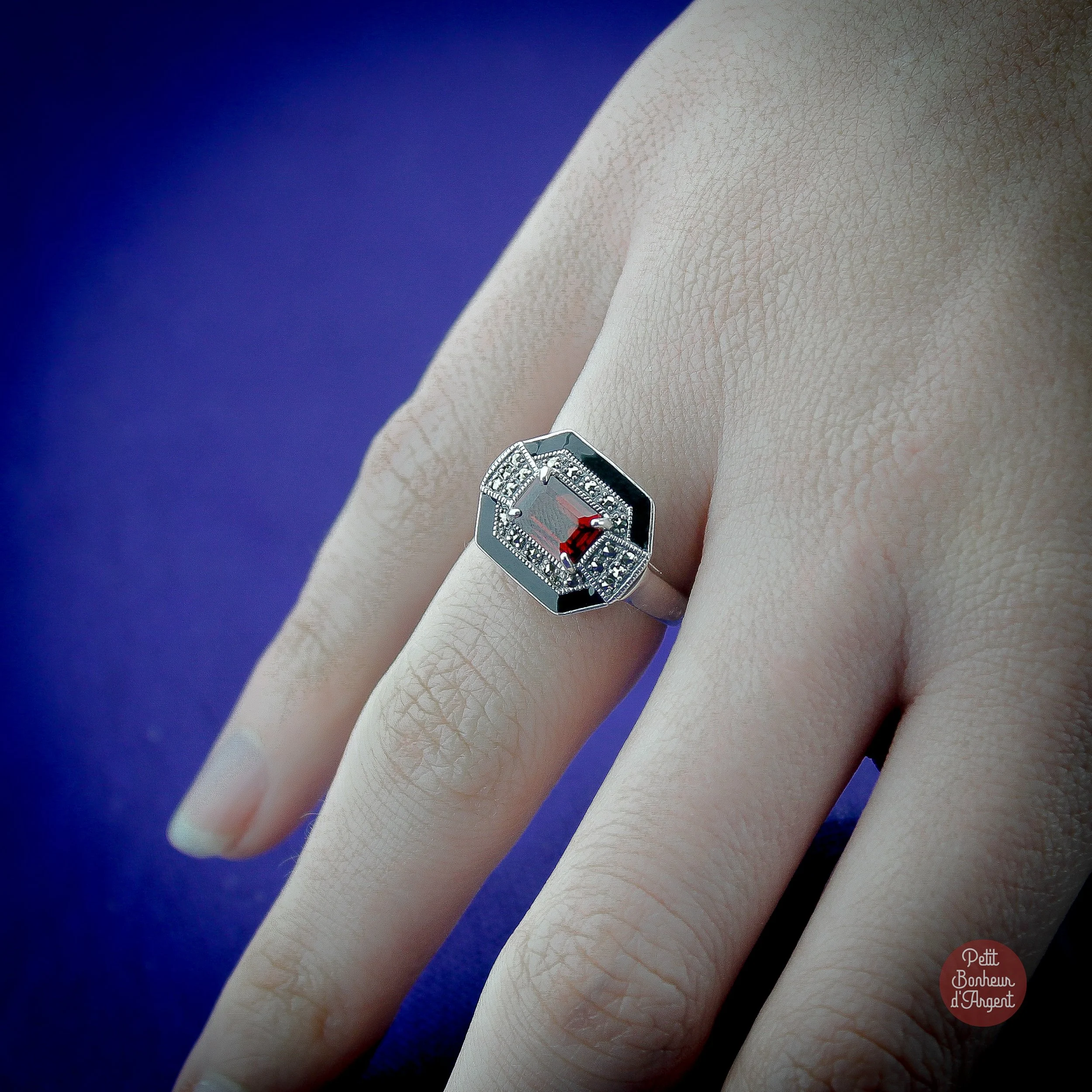 Bague Metrop Argent avec Grenat et Émail Noir