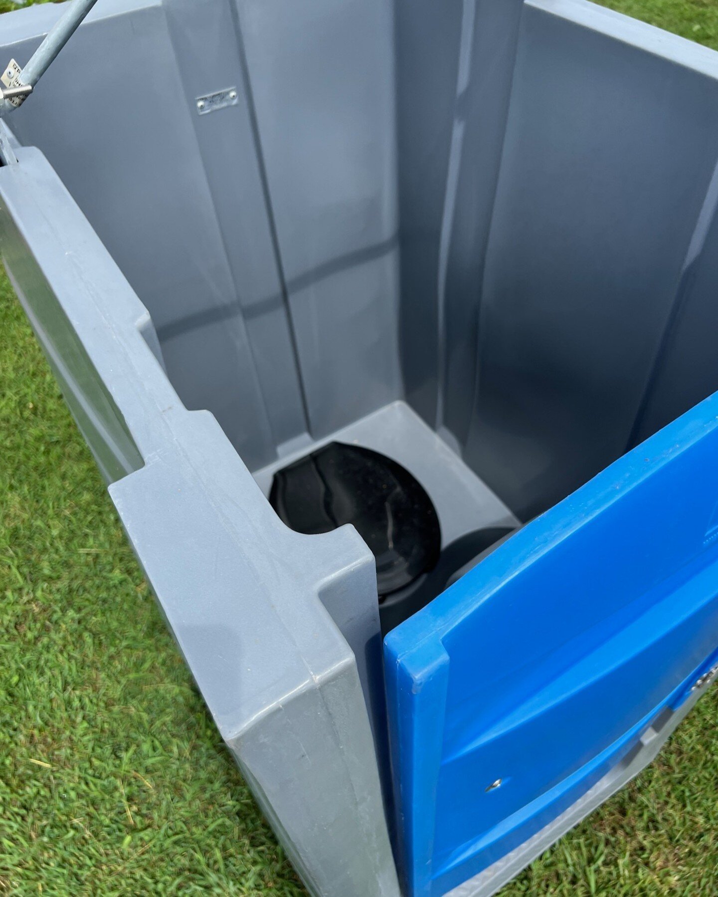 Boss, there's no roof on this porta potty! Don't worry, that's just so it can be lifted to different floors at your construction site. There is a top that goes on afterward. LOL. 
www.chiefpartypoopers.com
#chiefpartypoopers #portablerestroom #portop
