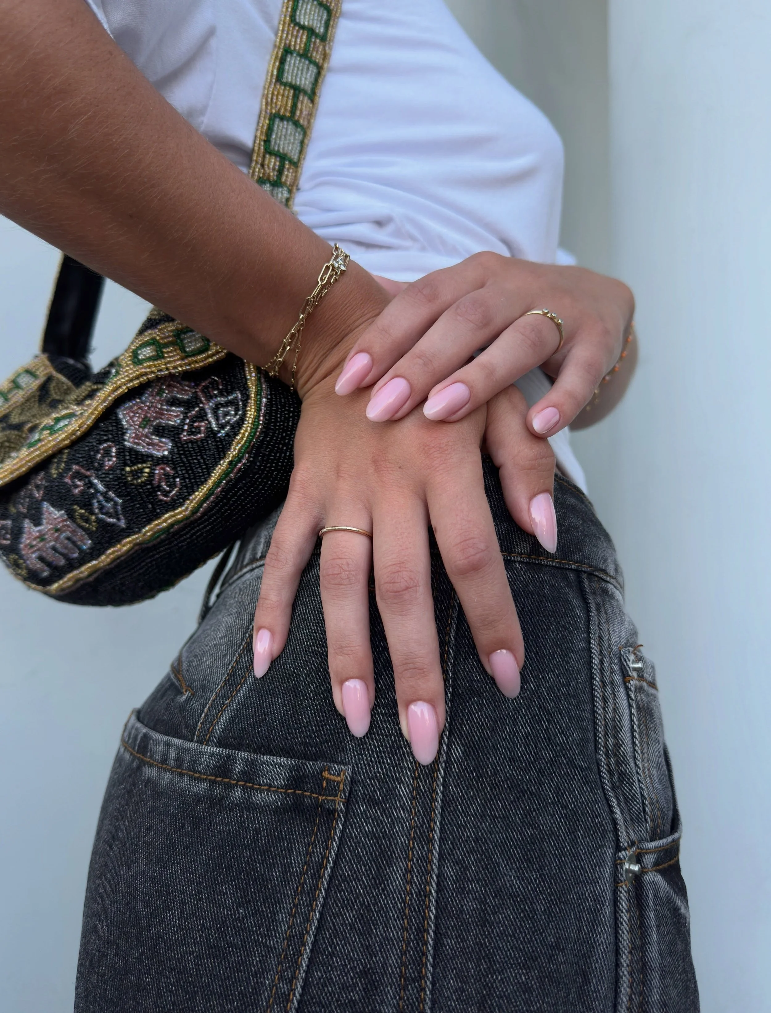 There&rsquo;s a very specific &ldquo; LA girl nail &ldquo; and it&rsquo;s not what Pinterest is showing you. 

It&rsquo;s the Russian manicure that&rsquo;s clean, seamless and properly structured. 

#russianmanicurela #russianmanicurenearme #beverlyh