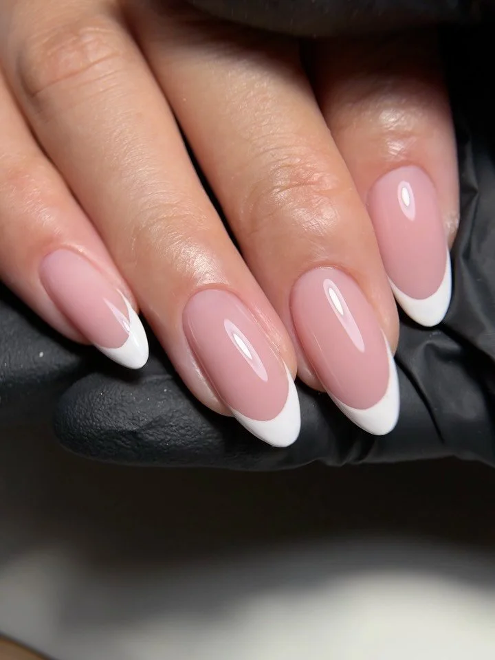 Russian Manicure in West Hollywood 🤍✨

The perfect French will never go out of style. Clean cuticles, flawless shaping, and a structured hard gel finish for a manicure that looks just as beautiful weeks later.

At NOOR BEAUTIQUE, we specialize in de